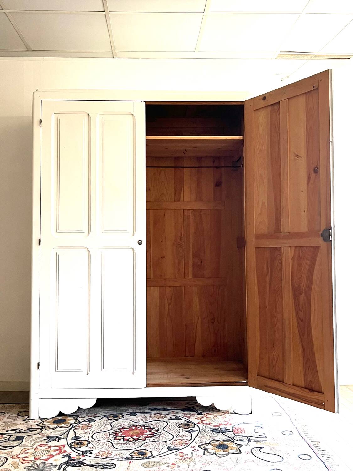 Parisian wardrobe made of solid wood