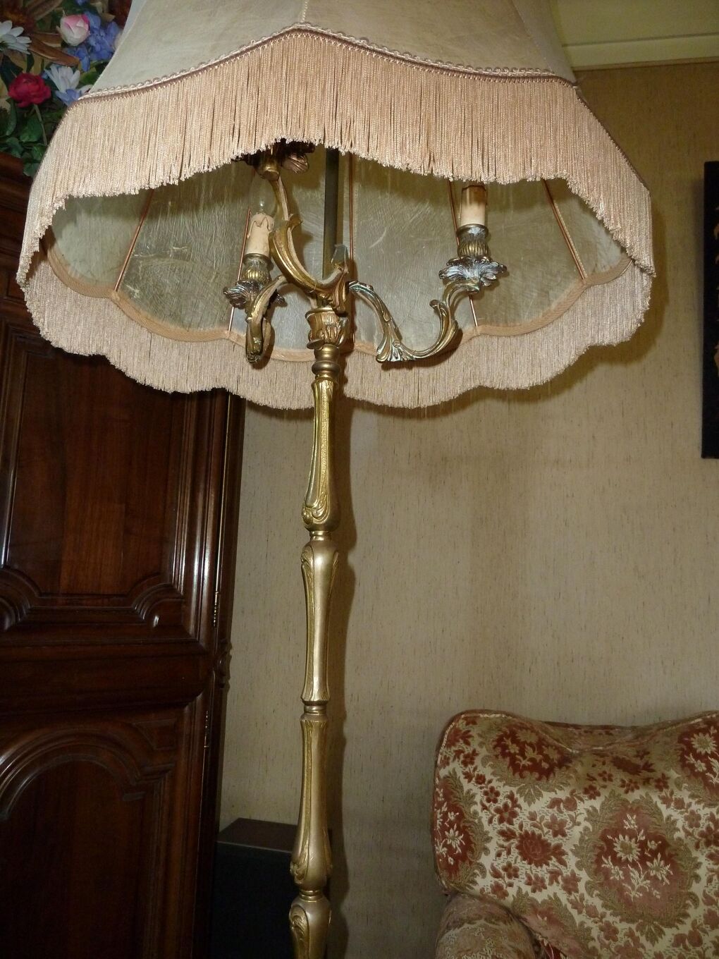 Lampadaire en bronze abat jour en vessie de porc Selency Lampadaire en bronze abat jour en vessie de porc Selency