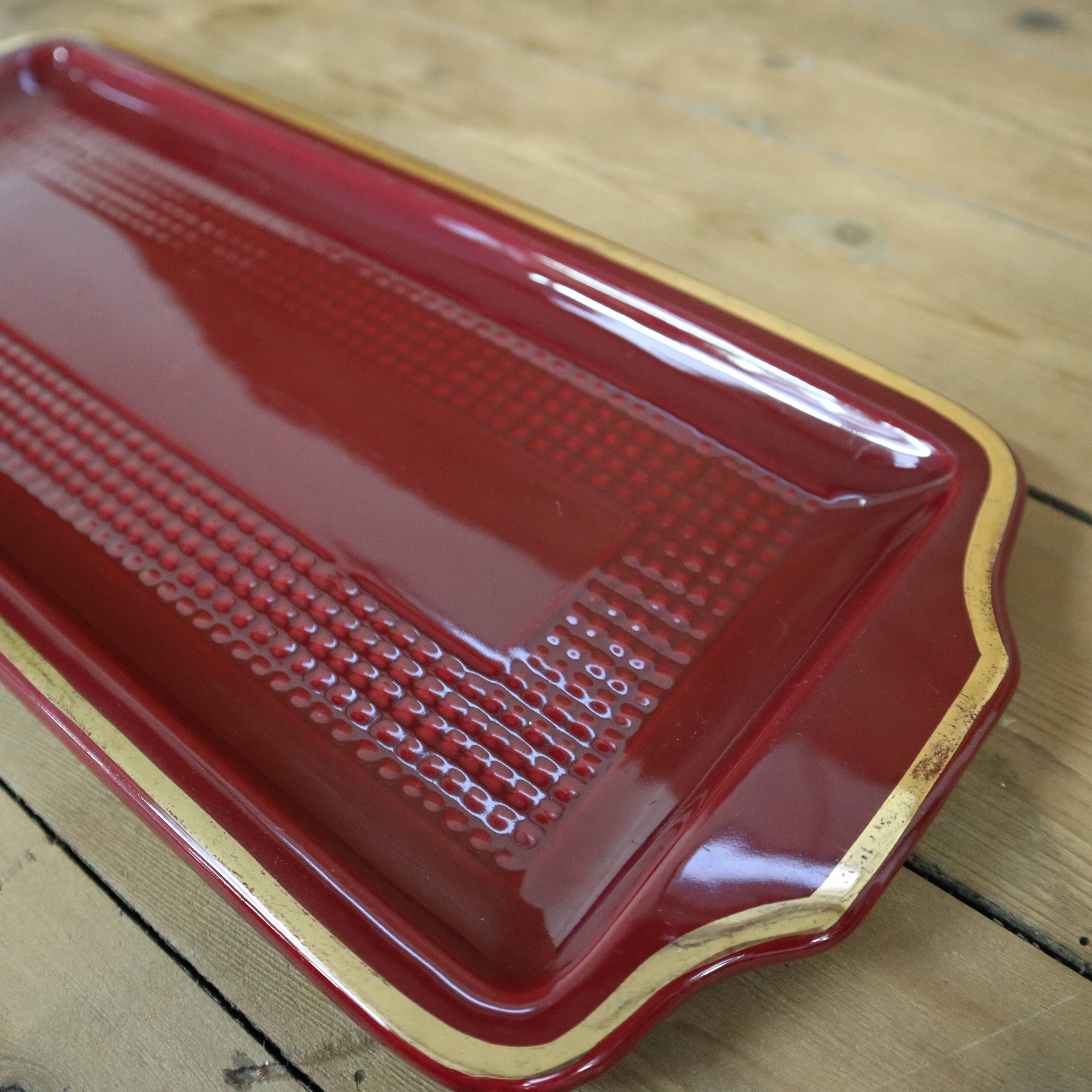 Saint Clément burgundy cake dish with gold trim