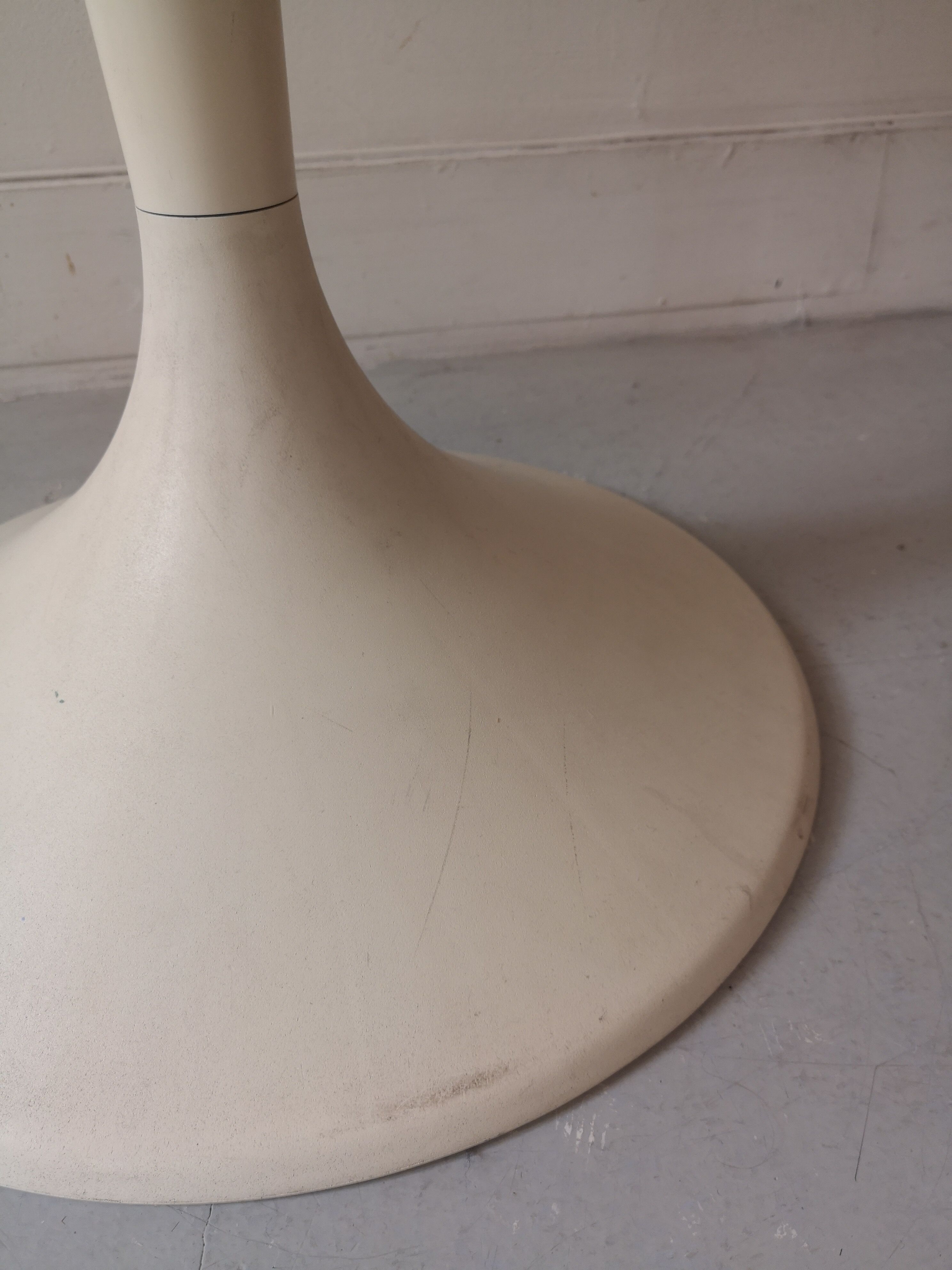 White swivel tulip chair, design 1970