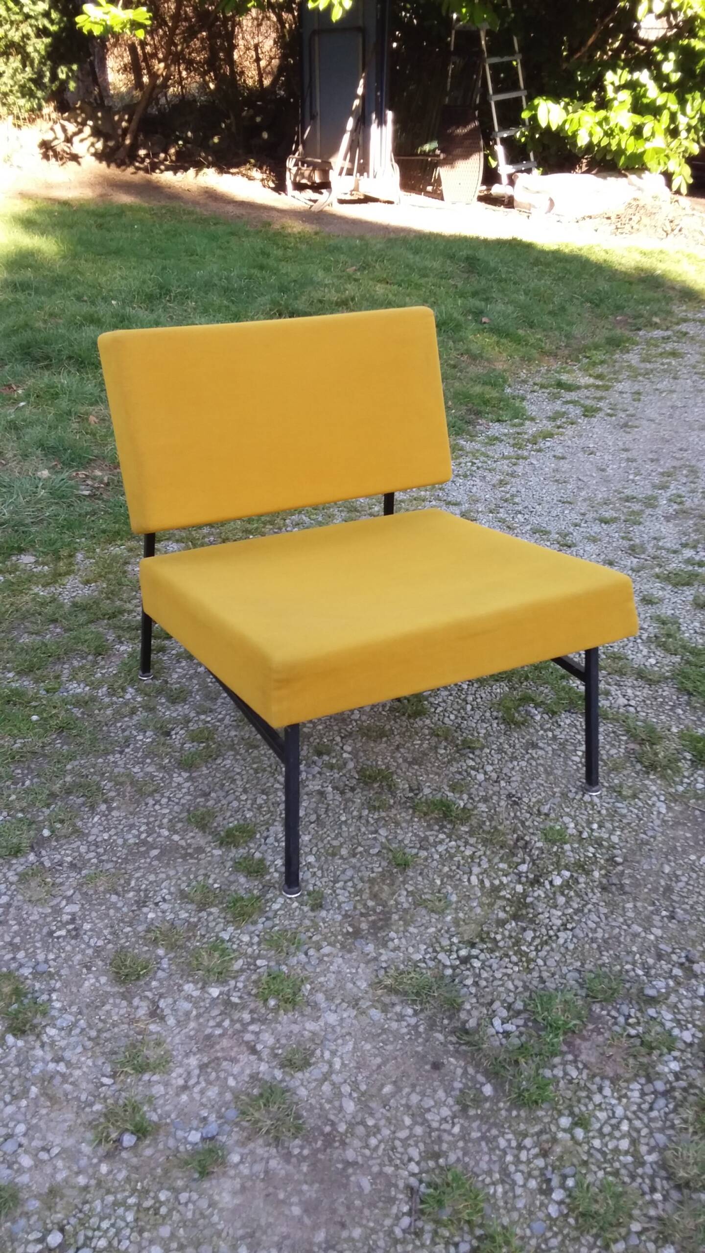 Vintage 50s armchair with black metal base and fabric seats