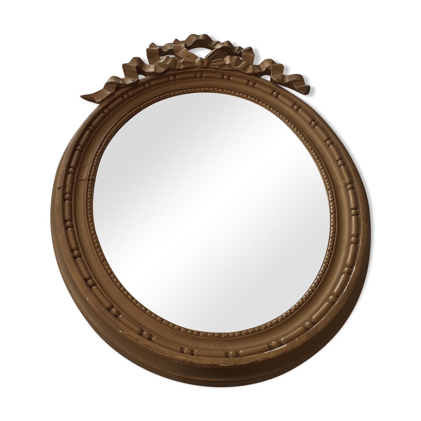 Old oval wooden mirror, surmounted by a knot