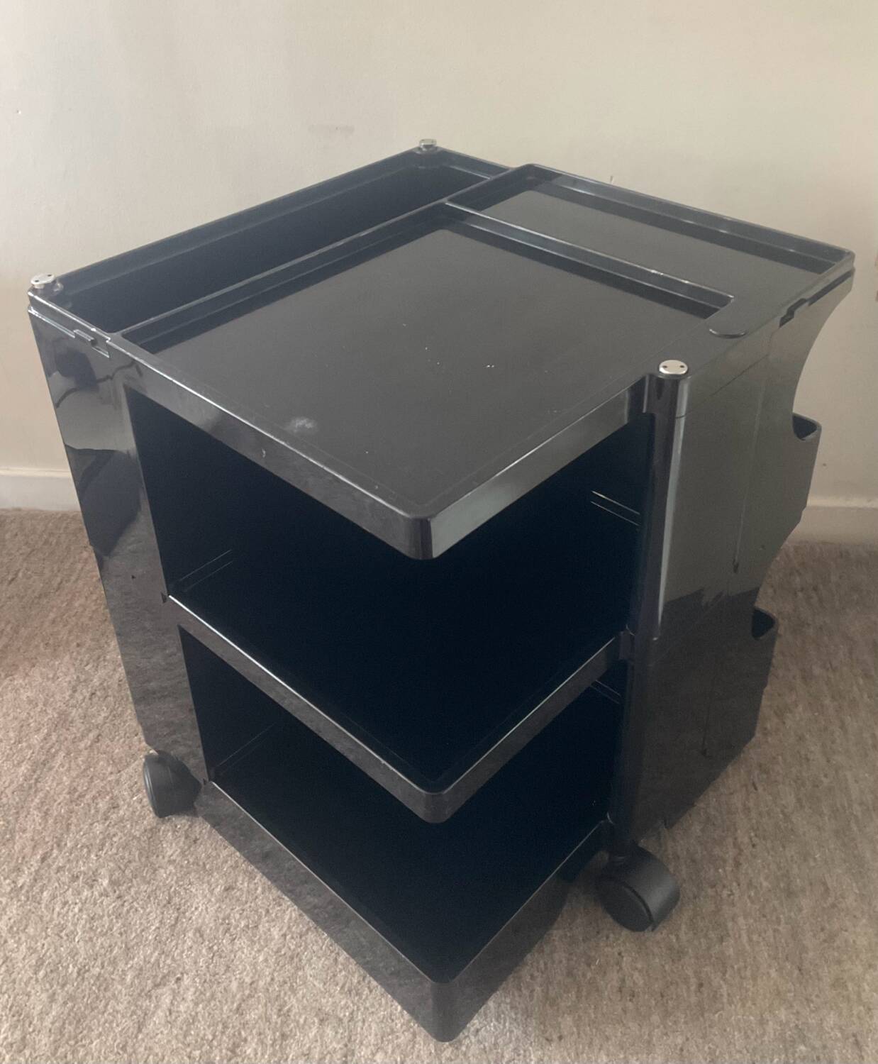 “Boby” serving trolley by Joe Colombo