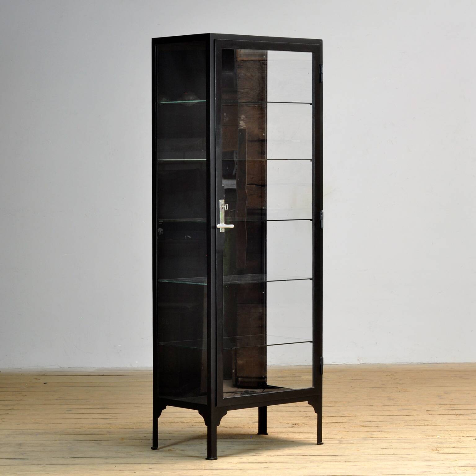 Armoire médicale vintage, années 1930