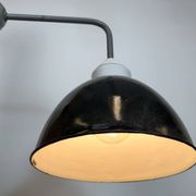 Lampe murale industrielle avec abat-jour en émail noir, années 1960
