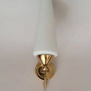Applique en laiton doré et opaline blanche 1960