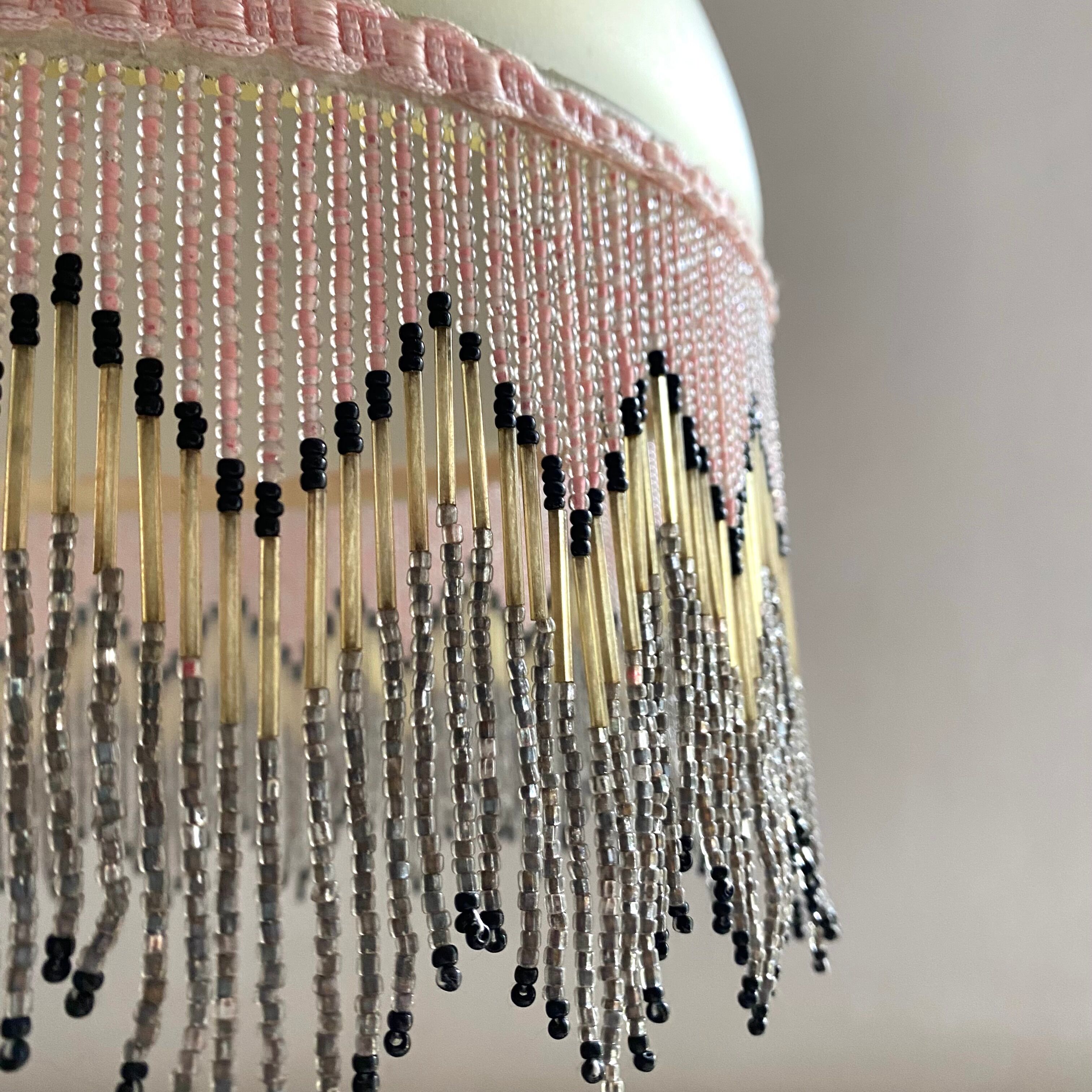 Pendant light in frosted glass and beads