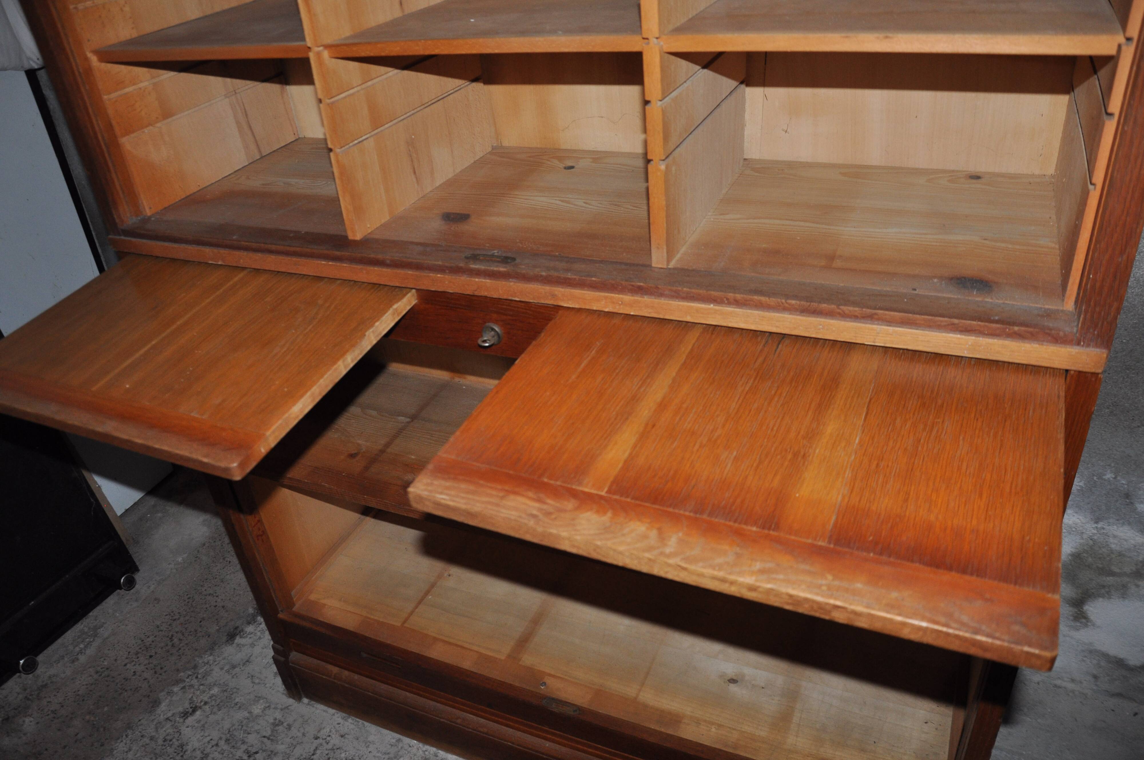 Large curtain cabinet, 2 sections.