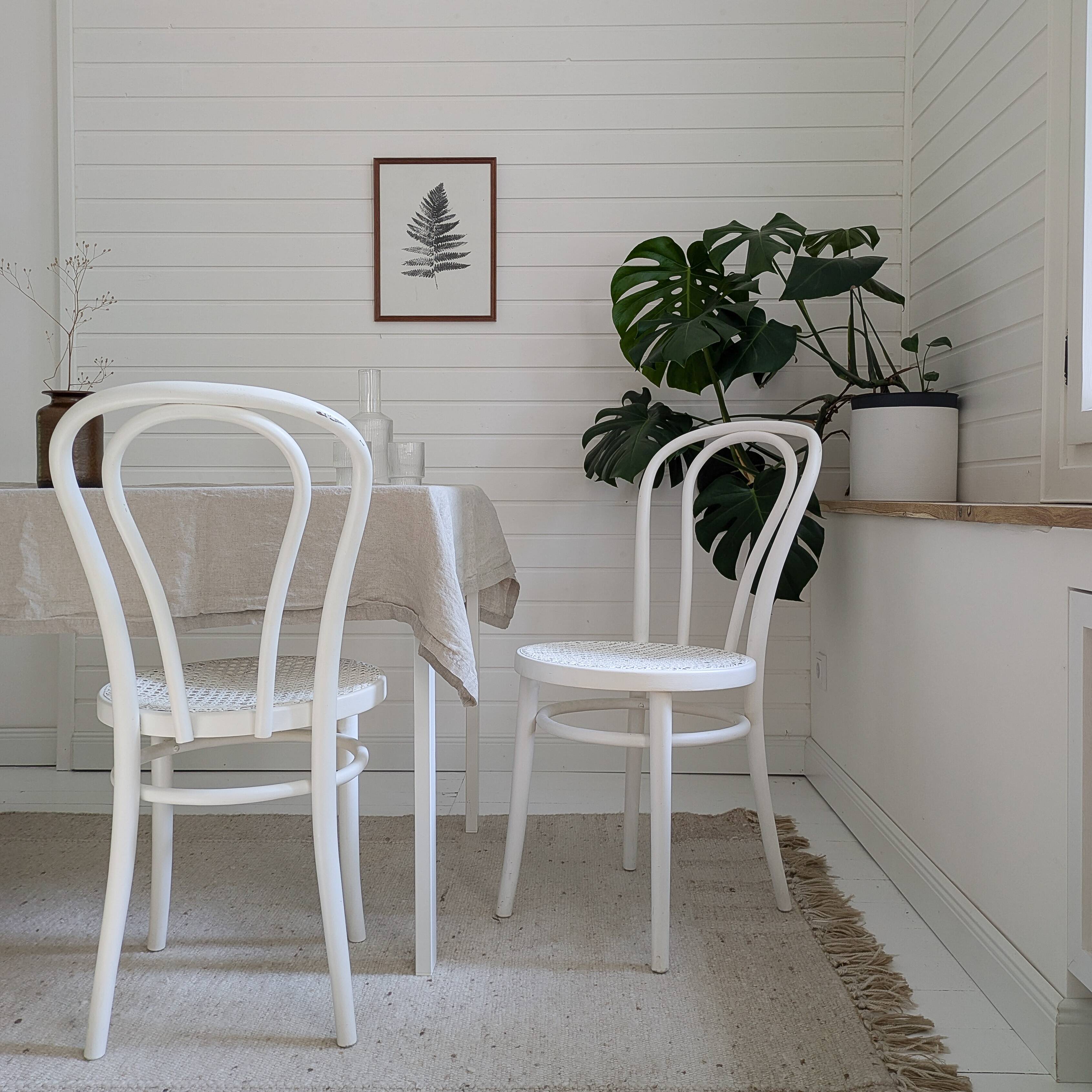 Paire de chaises bistrot vintage bois courbé, style café viennois classique