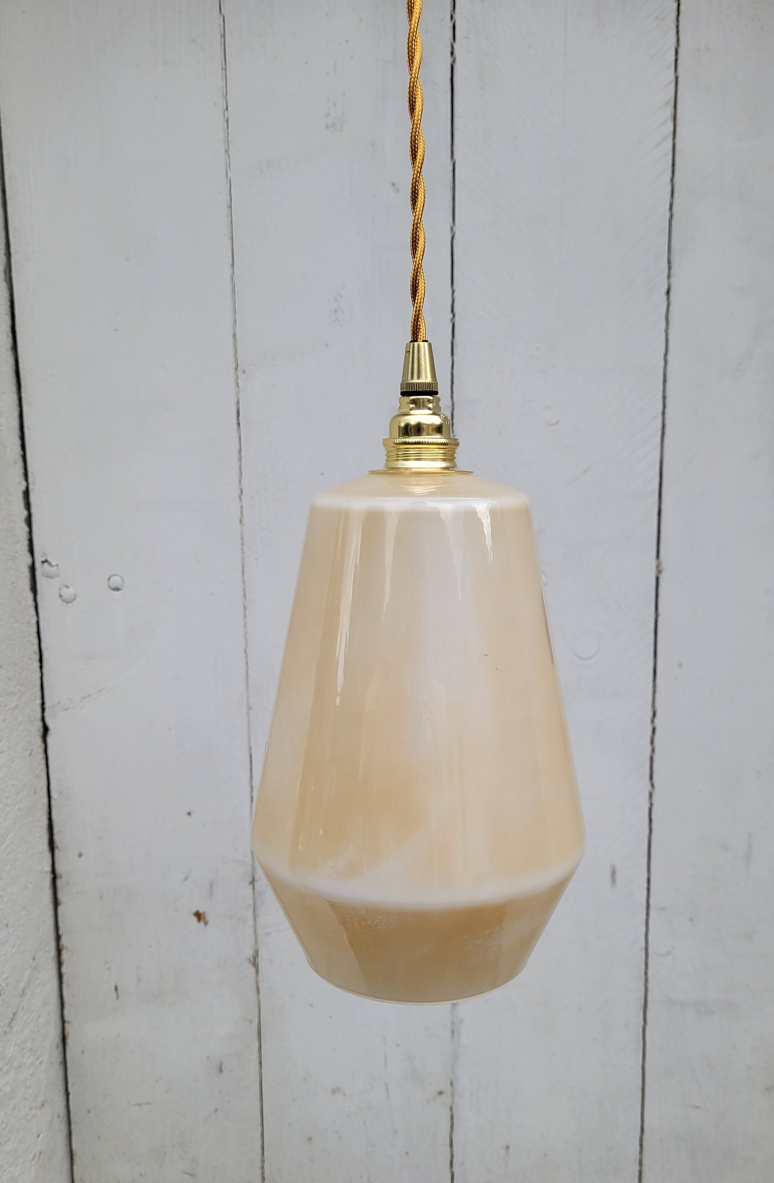 Opaline suspension
