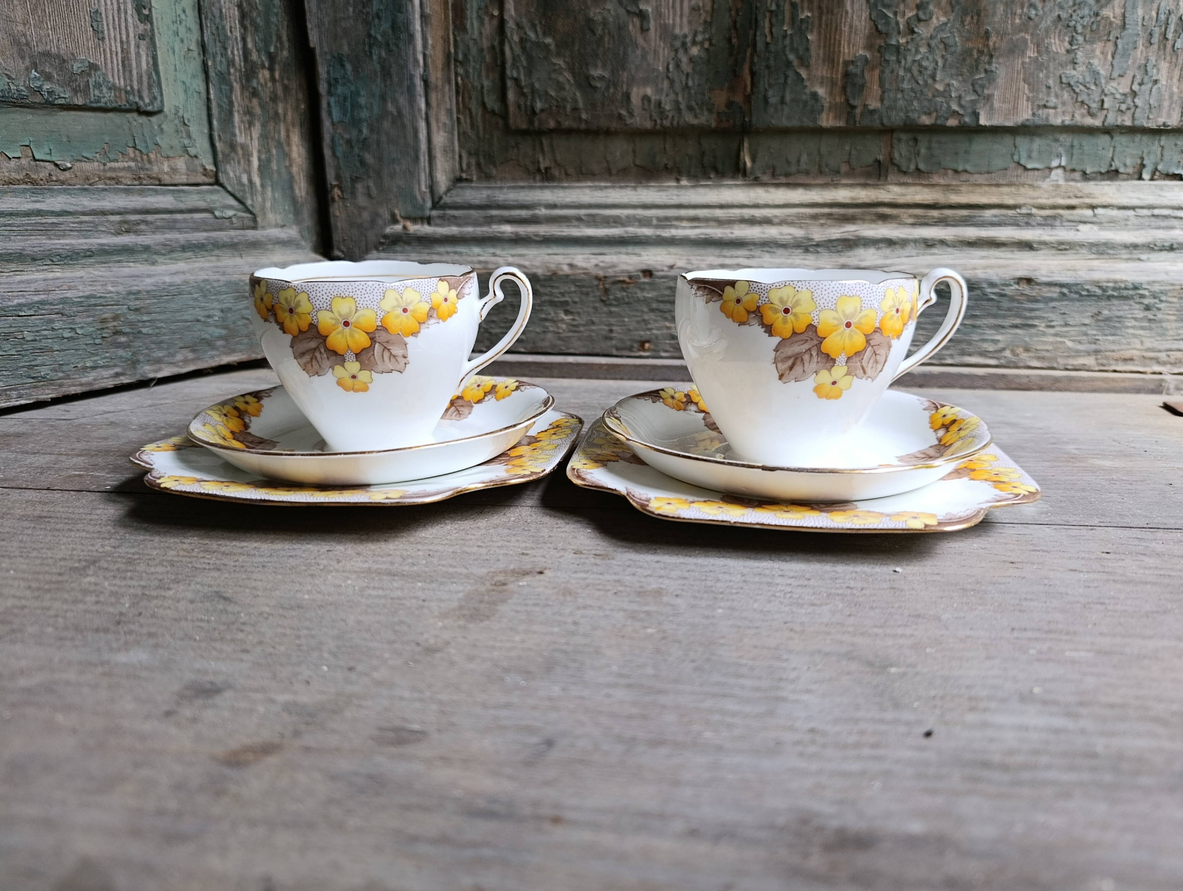 Set of two Caversham trios (cup, saucer and squared plate) , England, 1940s