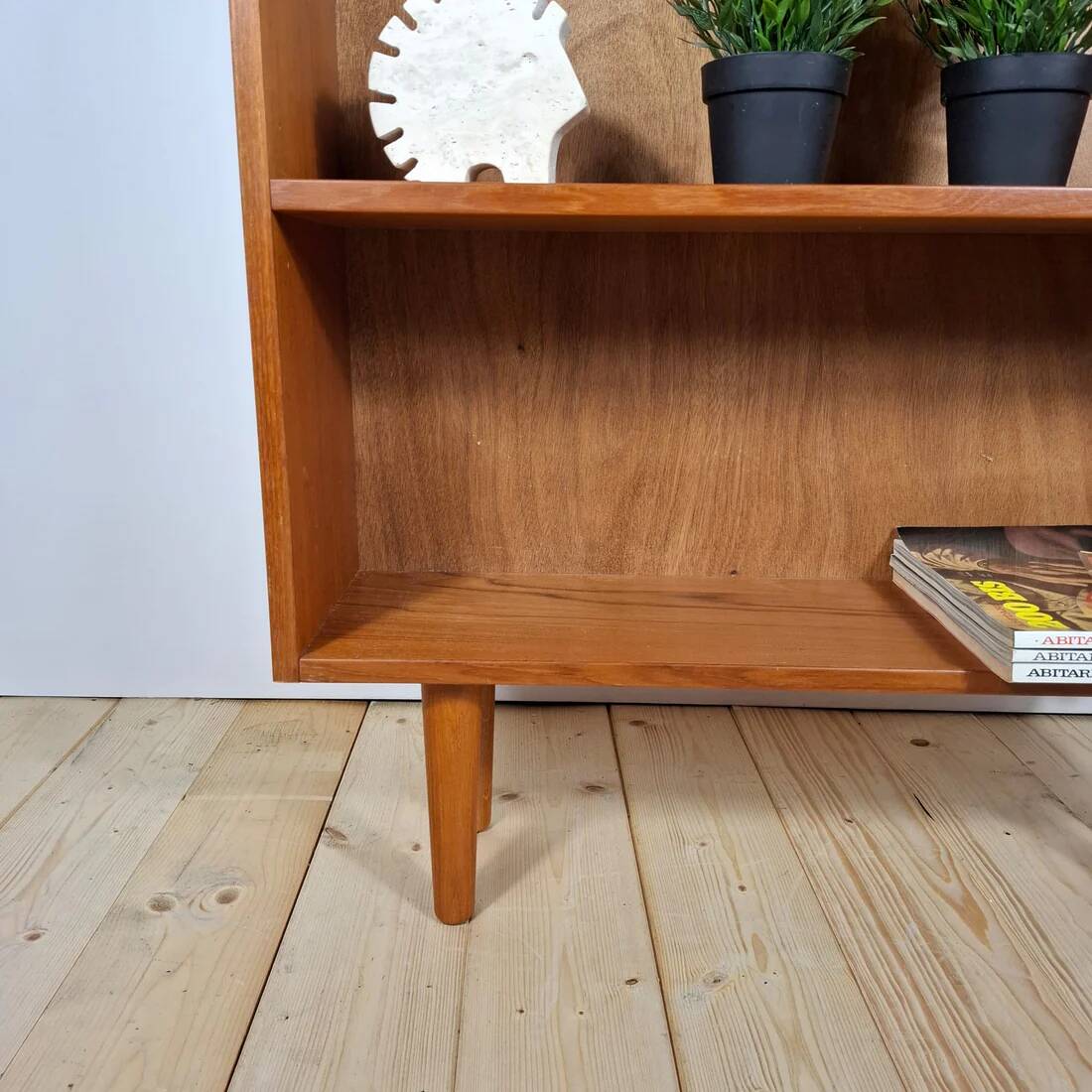 Small Danish mid-century bookshelf in teak – 1960s
