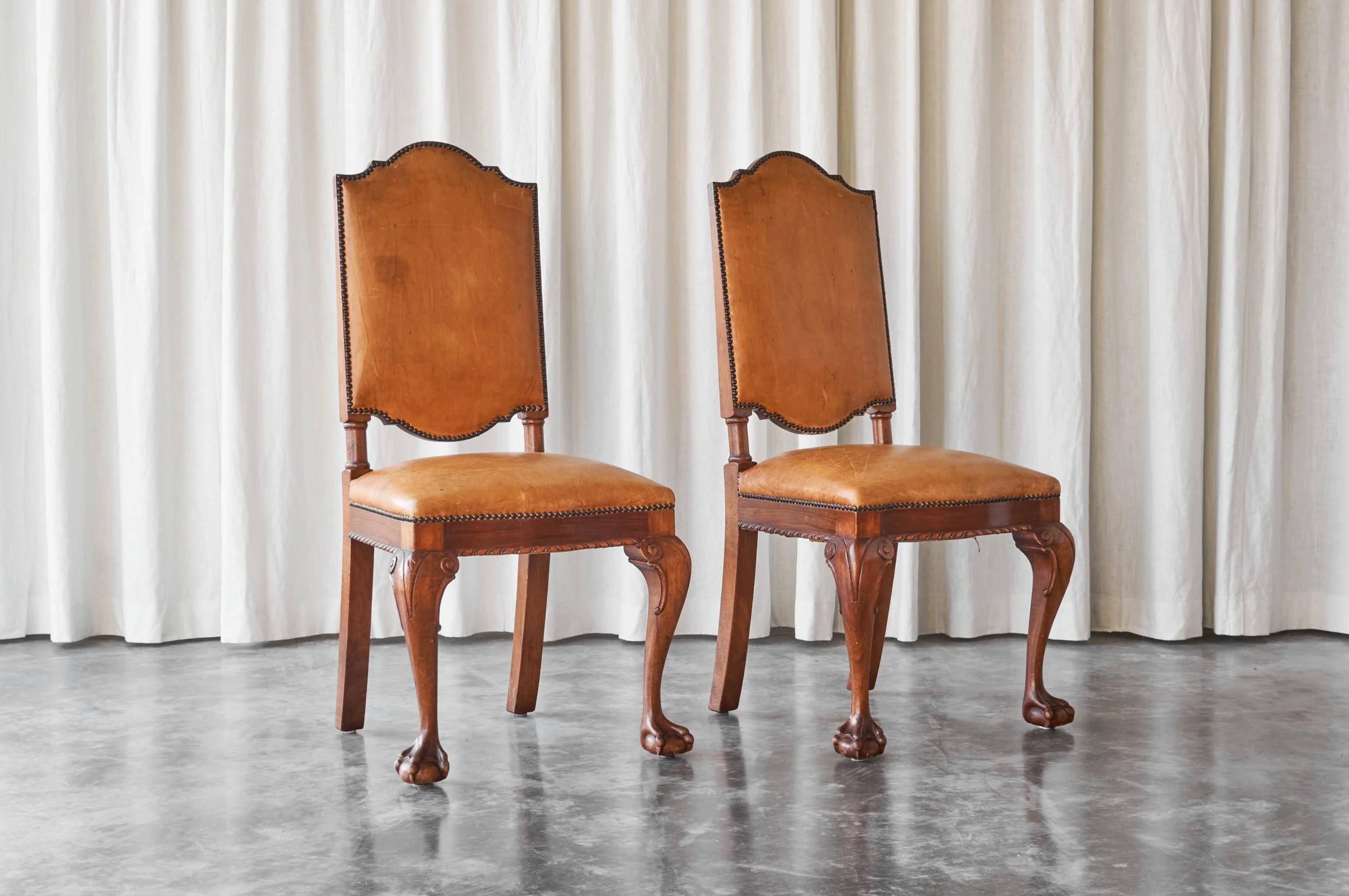 Paires rares de chaises 't Woonhuys Amsterdam cuir patiné, années 1920