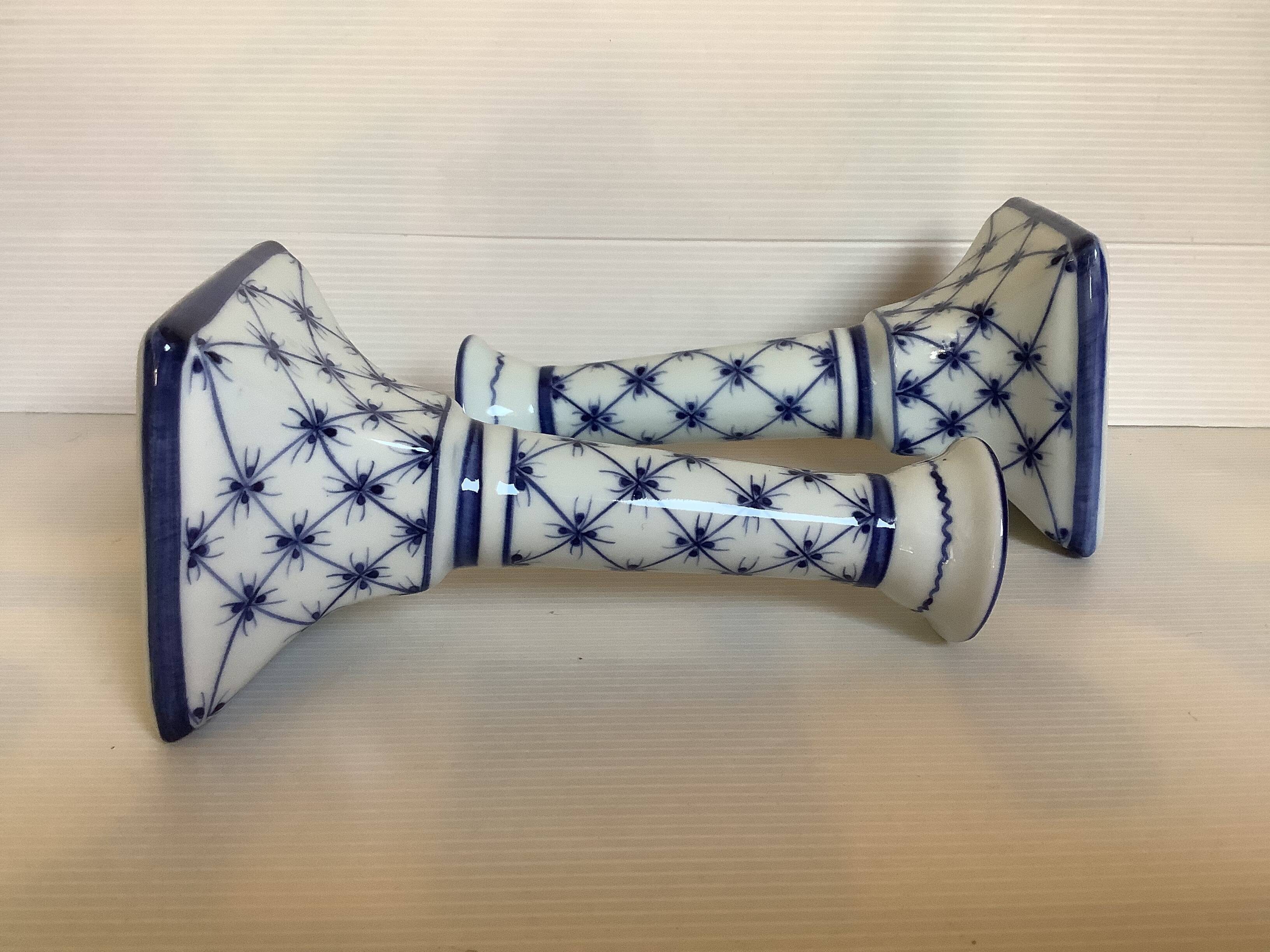 Paire de bougeoirs motifs bleus