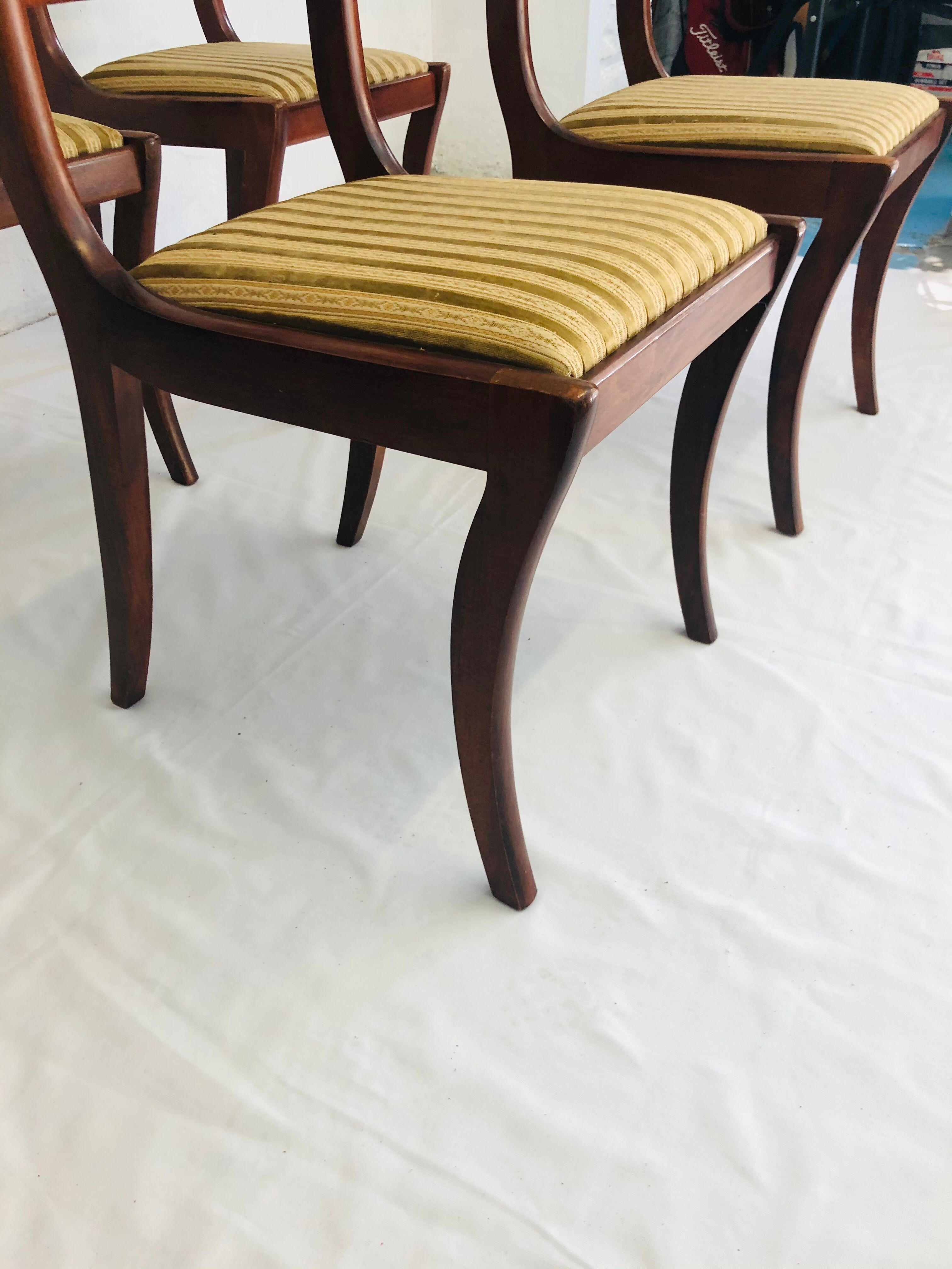 Lot of 4 English style chairs