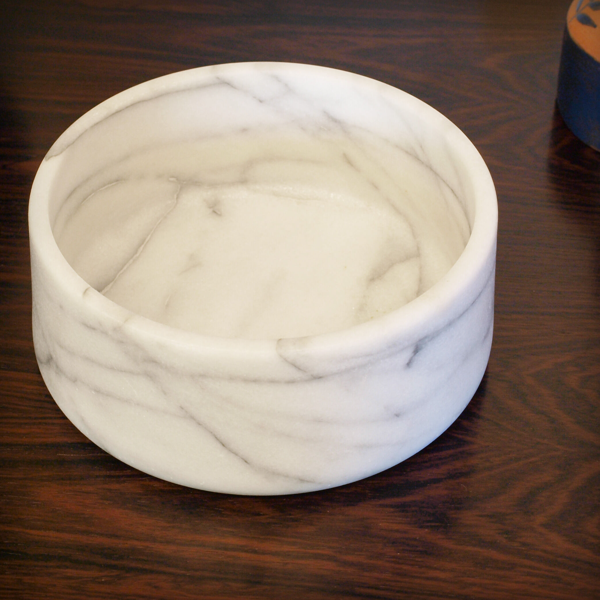 Set of table accessories in Carrara marble