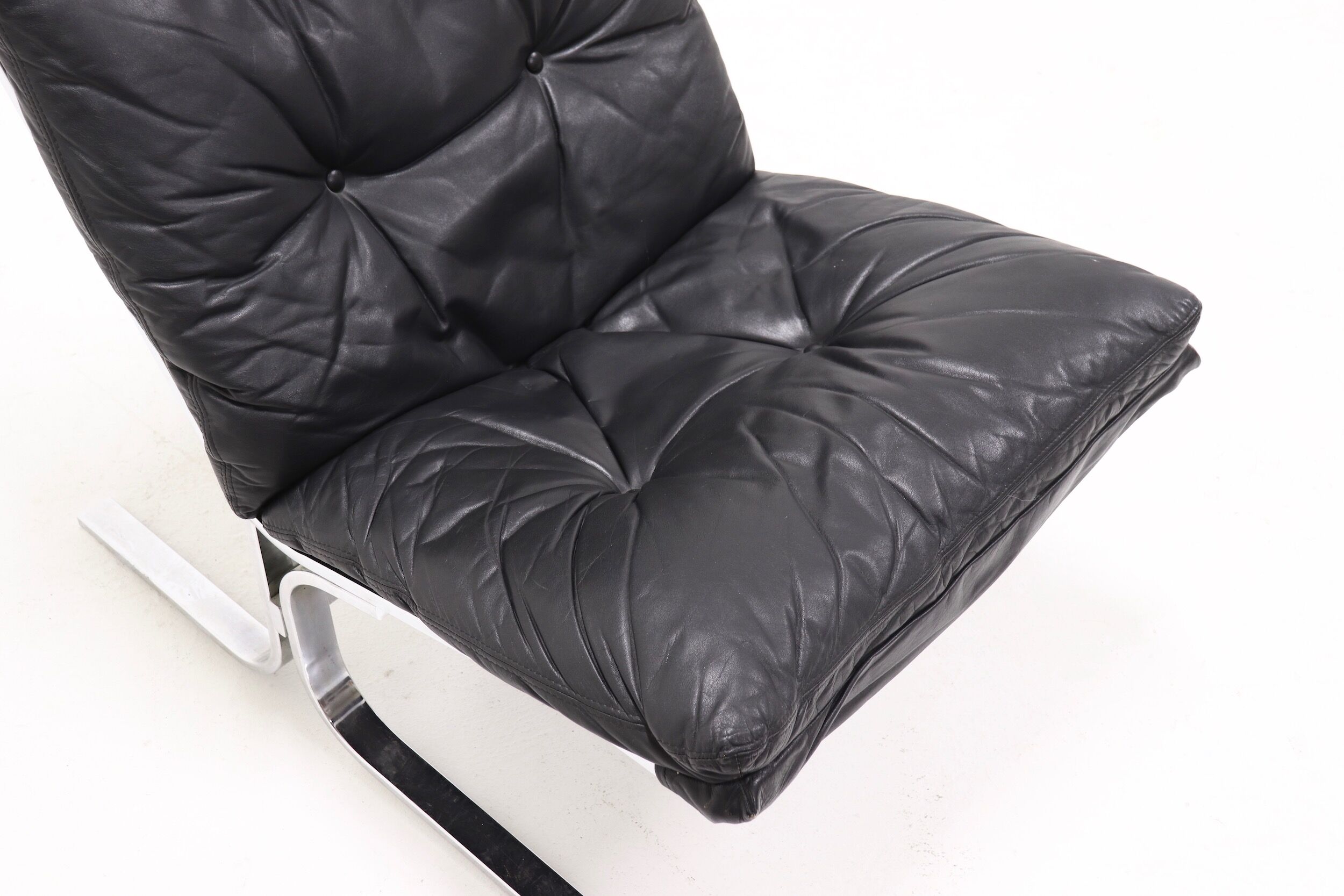 Fauteuil en cuir noir et chrome 1970