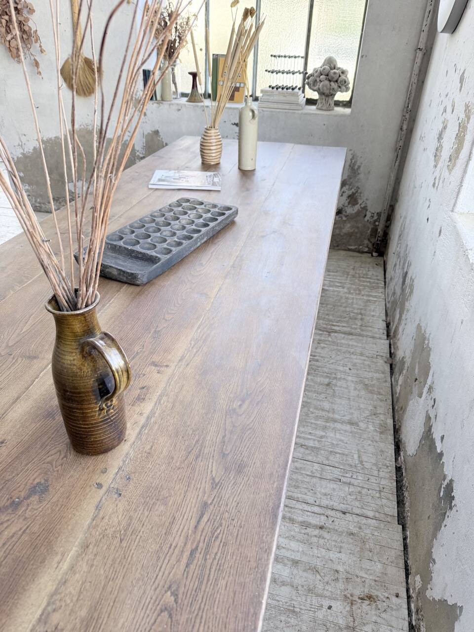 XL farmhouse table in solid oak, brutalist style, 20th century.