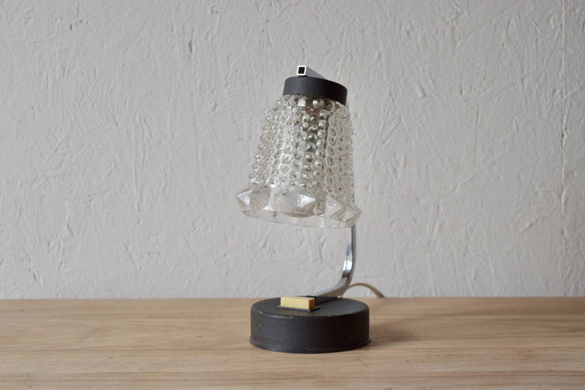 Small vintage bedside lamp in molded glass, chrome metal and steel - 1950s