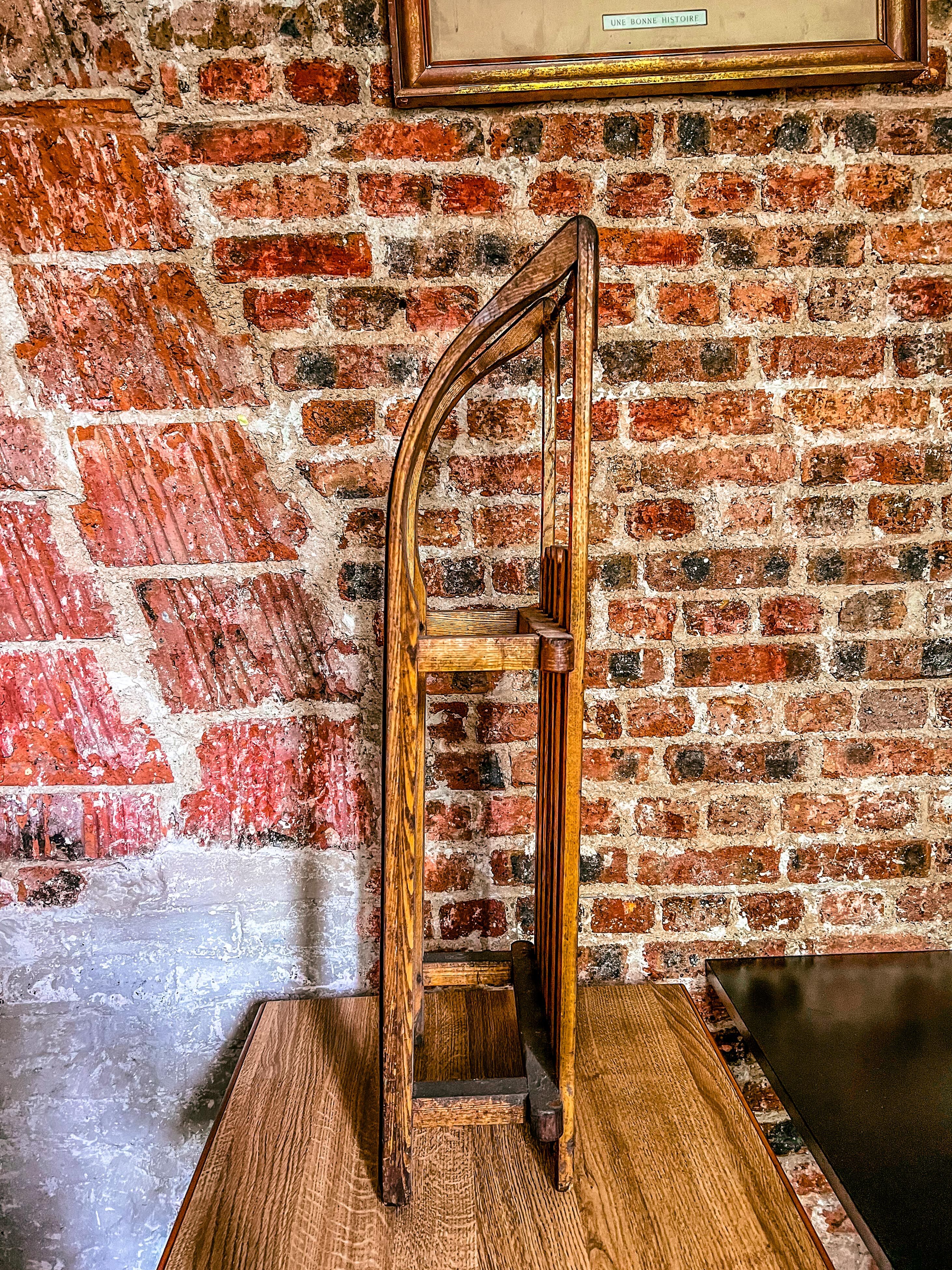 Old sledding decoration chalet La Hutte