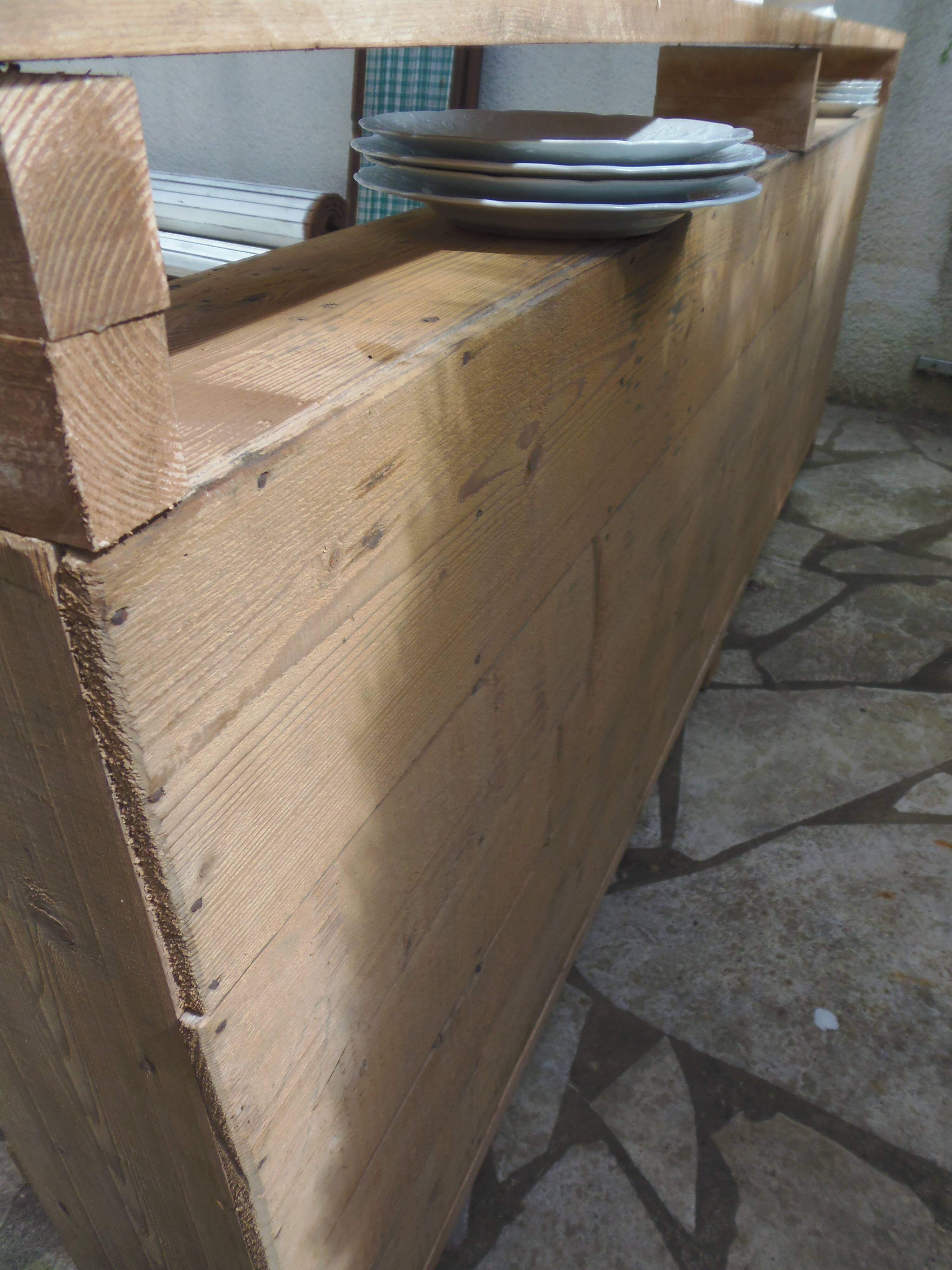 Vintage pitch pine furniture, 30 lockers, 1 niche.