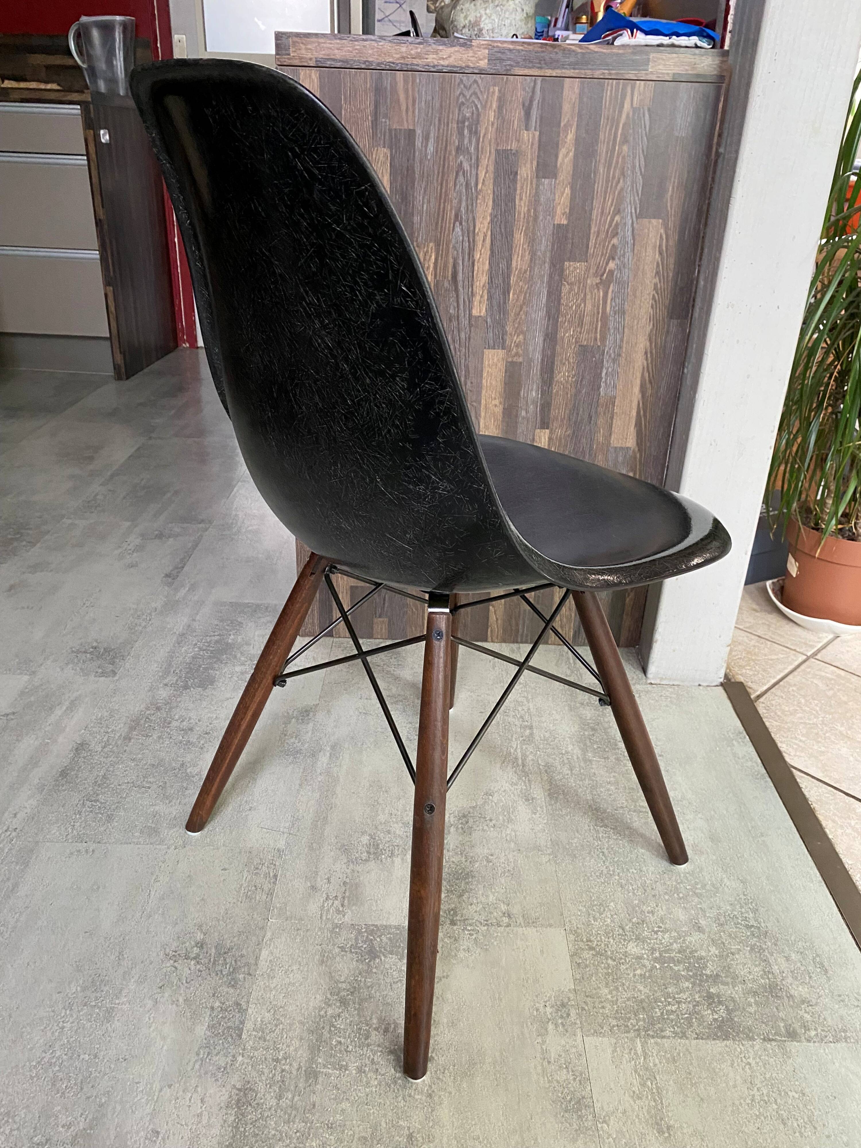 DSW chair, black fiber, black dowel, walnut, Eames, Herman Miller, vintage 1950
