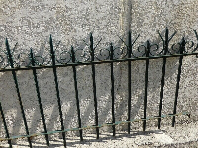 Set of 4 barriers old cloture iron grid
