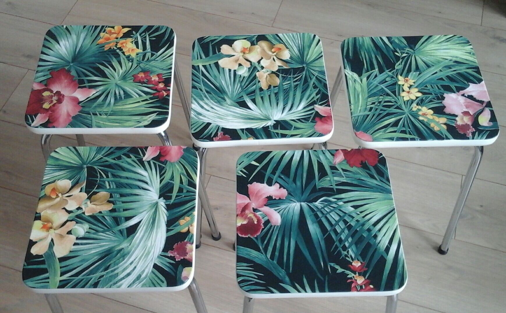 Lot of five stools dress