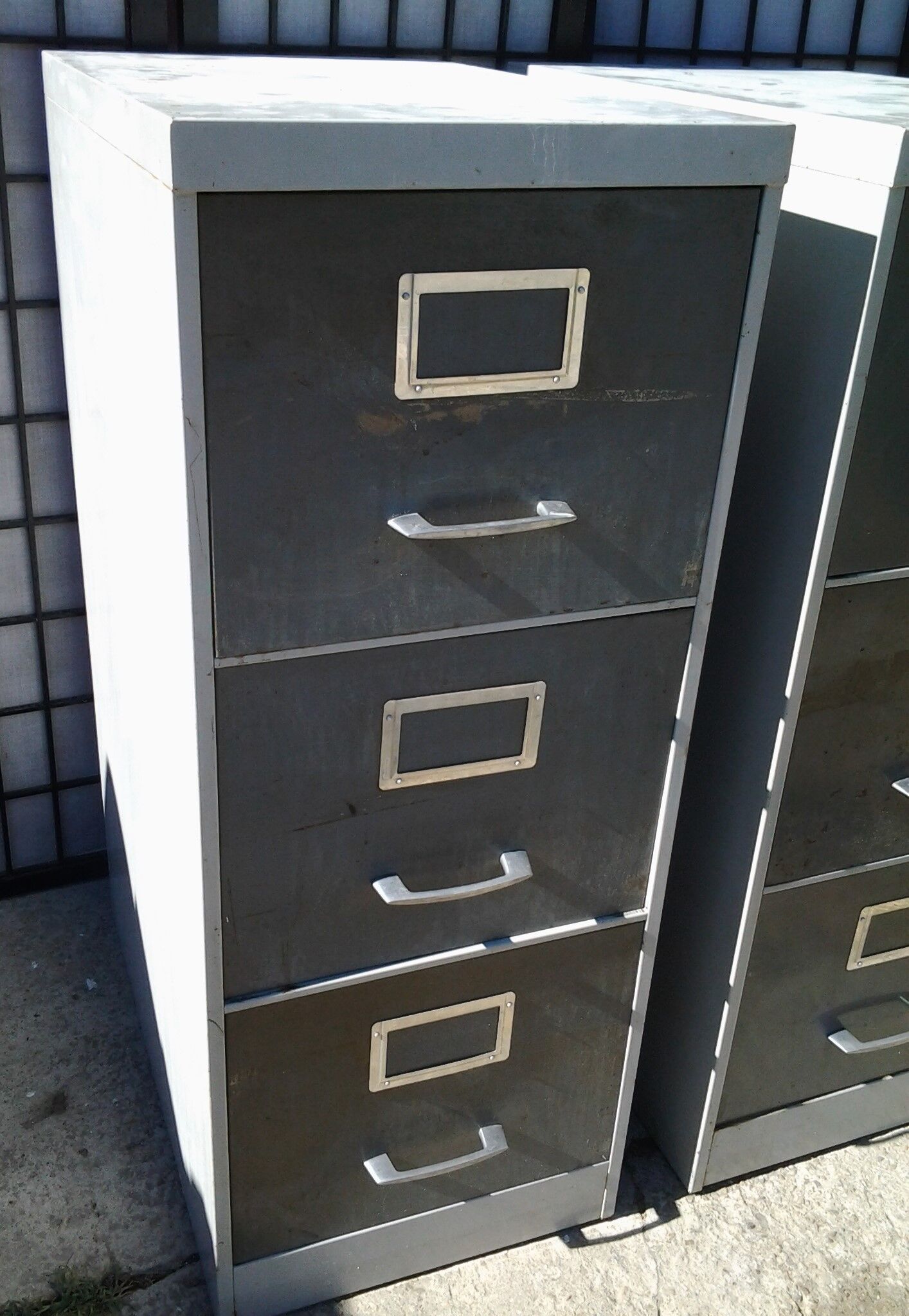 Paire de casiers industriels