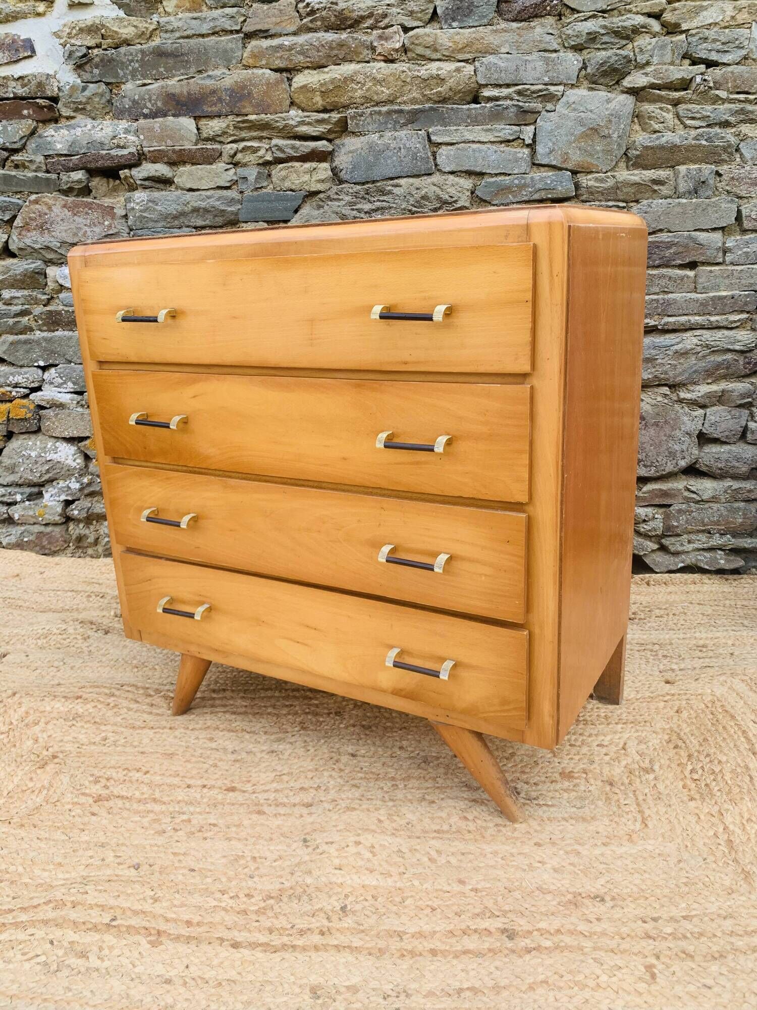 Vintage chest of drawers with 4 drawers from the 1960s.