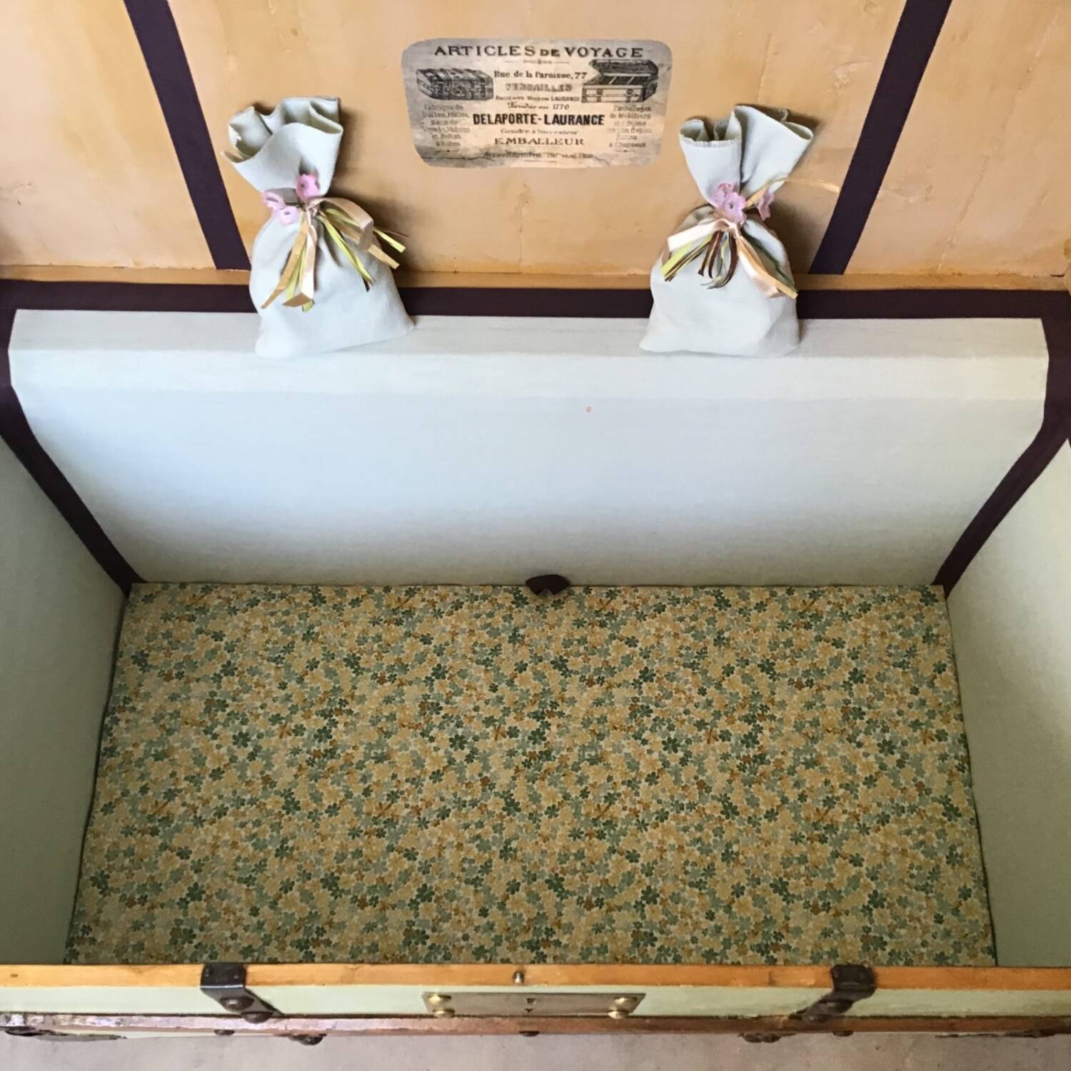 Rare old trunk Small size mail