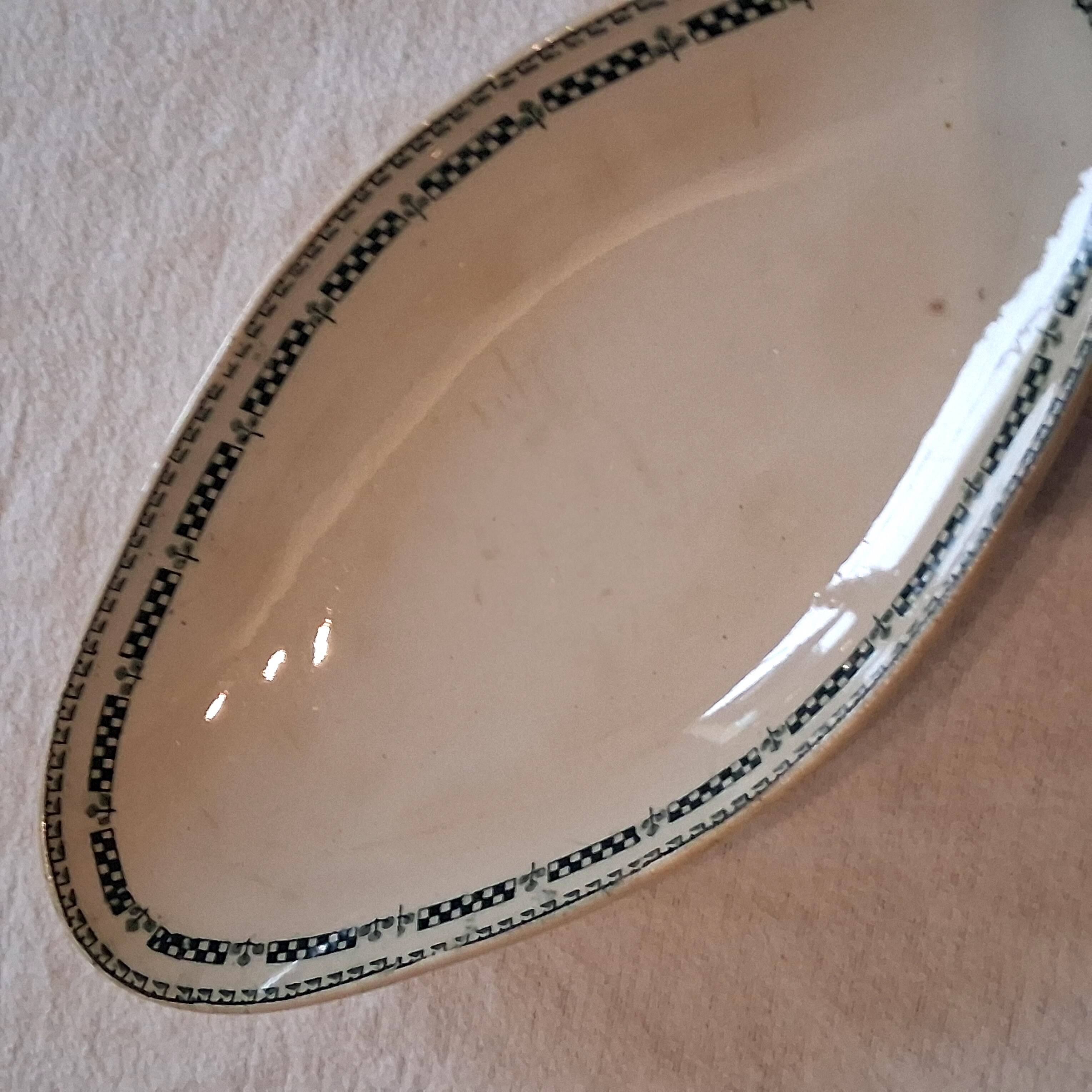 Old ironstone platter from Gien in good condition.