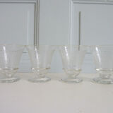 9 verres anciens gravés à décor de feuilles