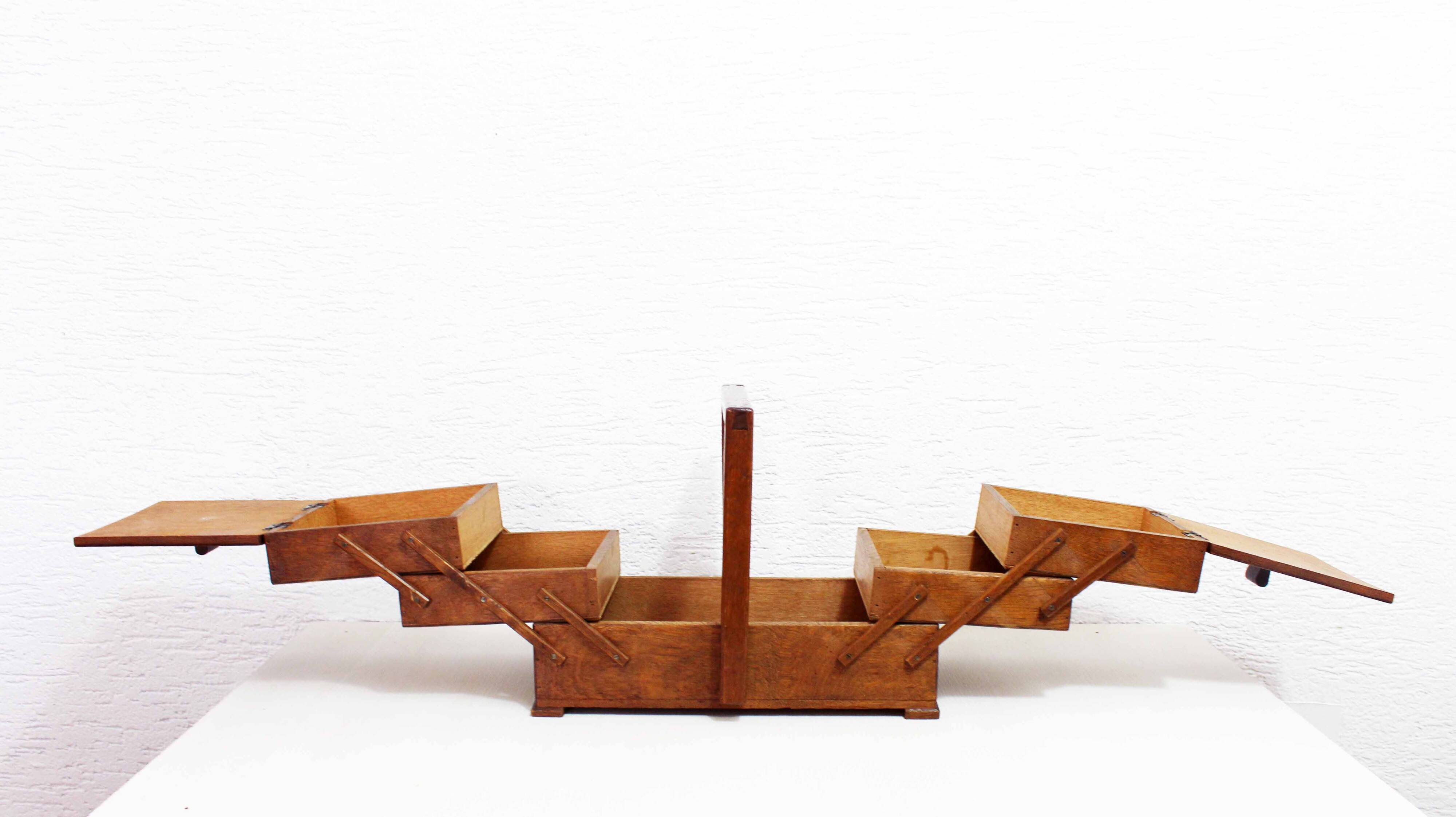 Oak table worker 1960