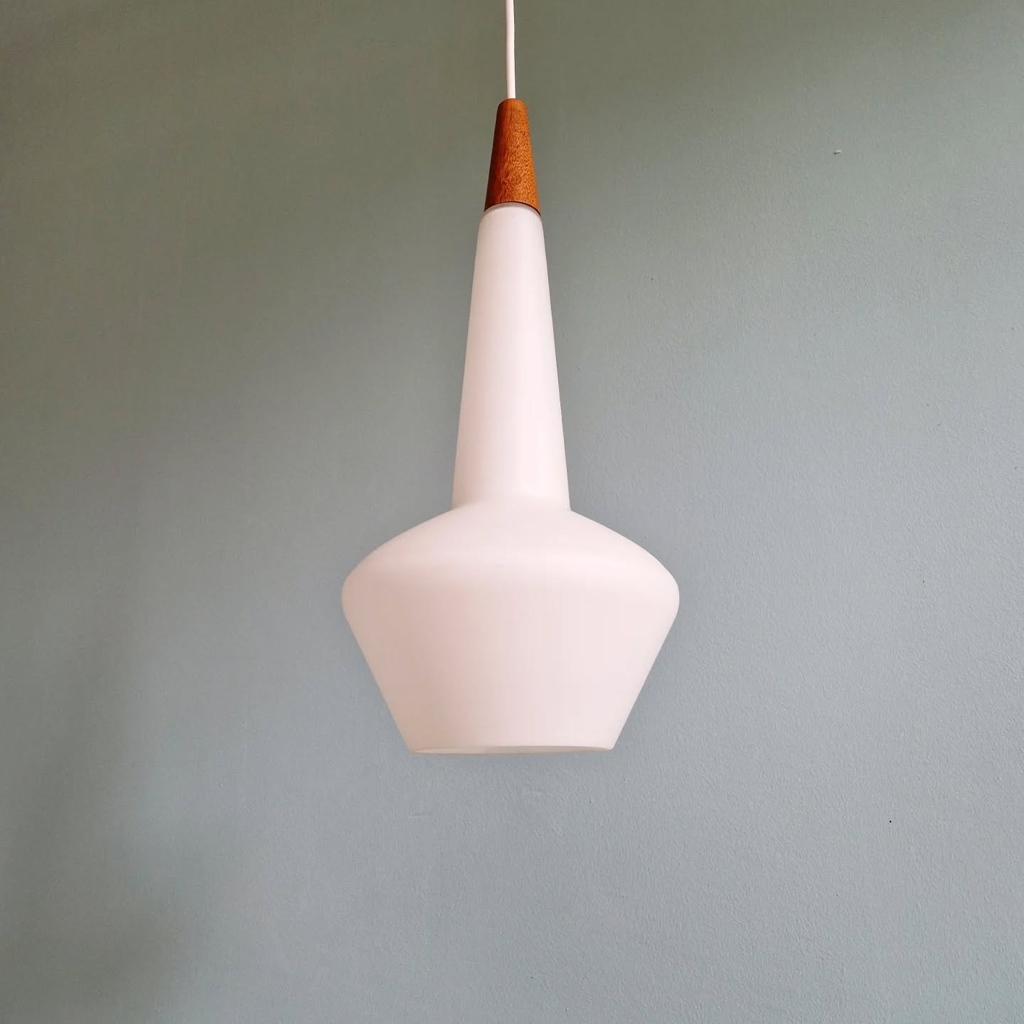 Scandinavian suspension in satin white opaline, 1960.