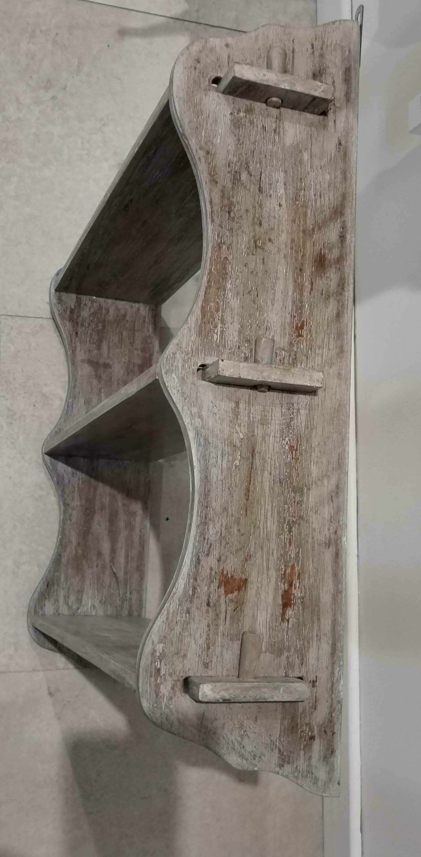 Relooked wooden shelf