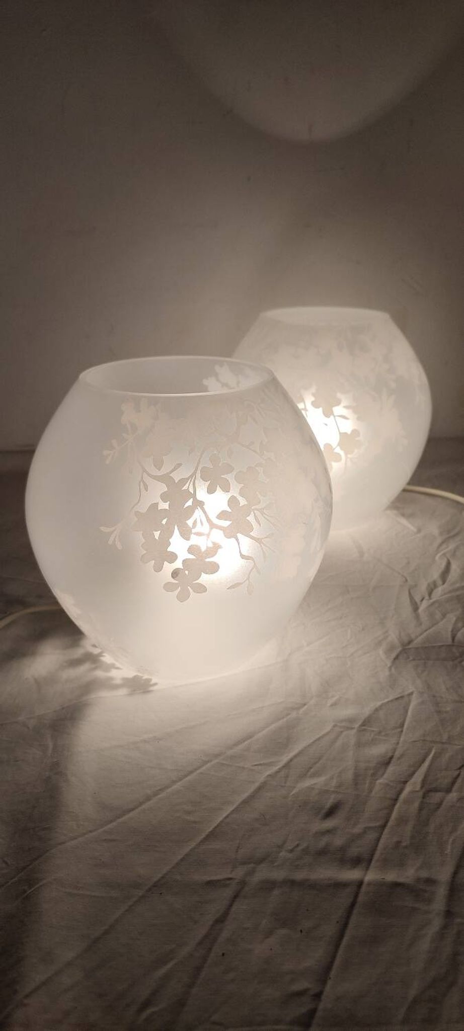 Par de lámparas de cristal. España, 1990s.