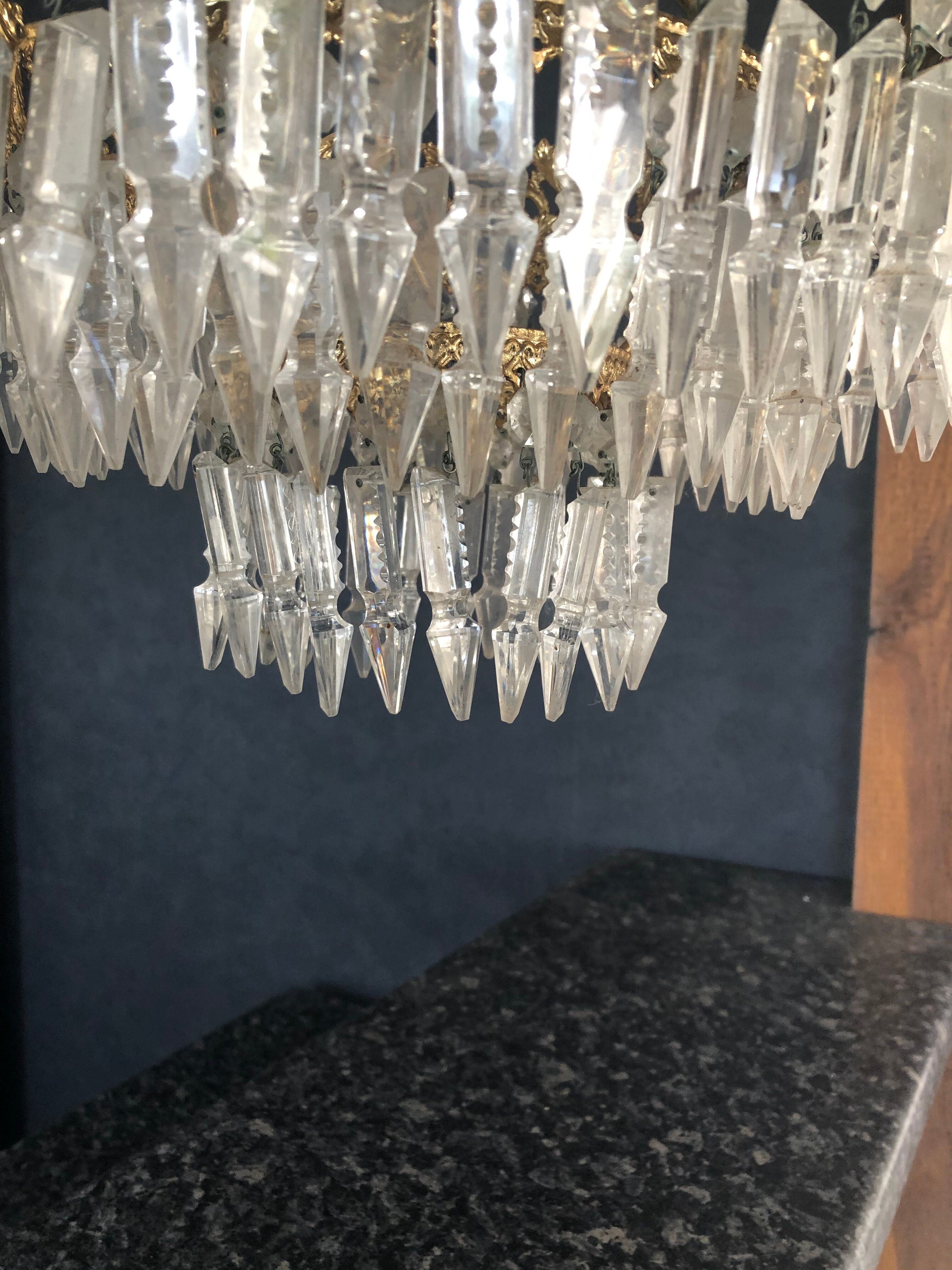 Chandelier suspension in gilded metal and grapevines