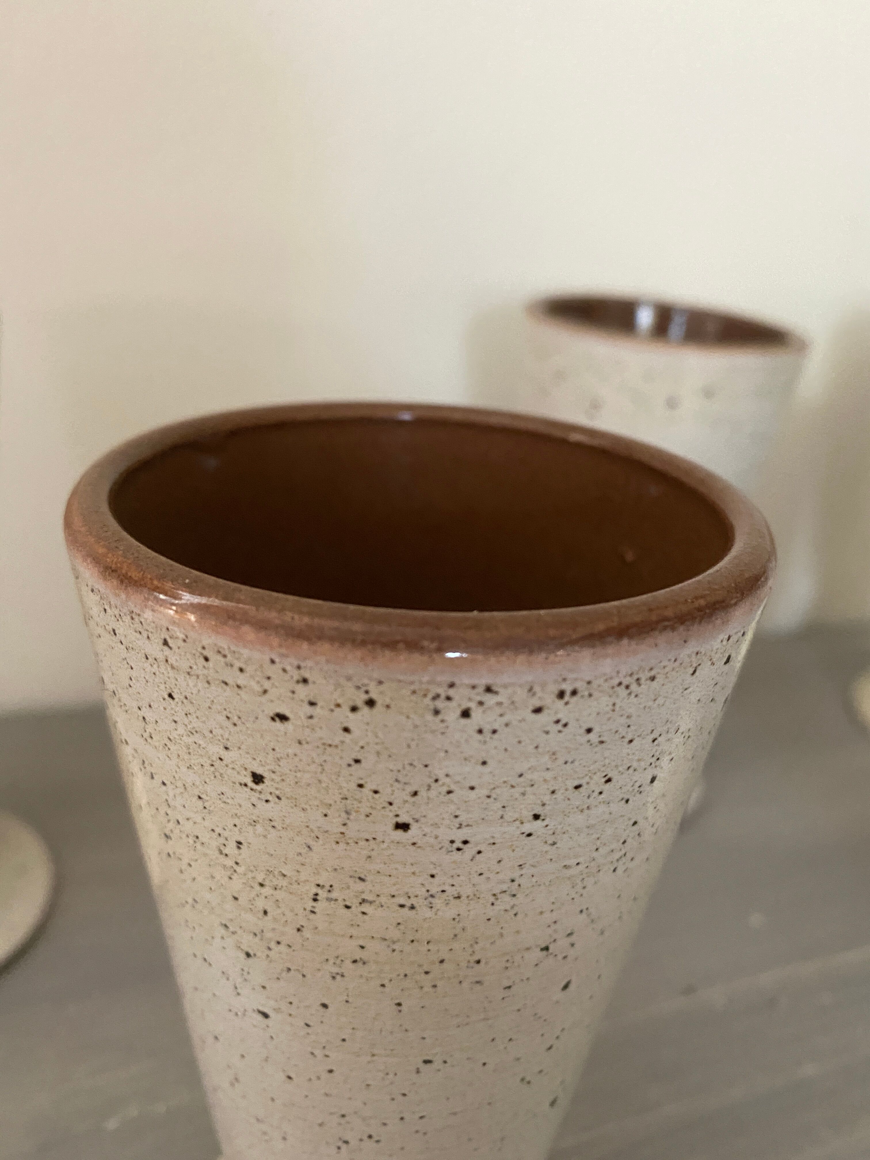 Vernified sandstone mugs
