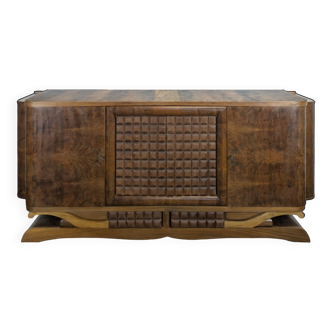 Brutalist enfilade with diamond points