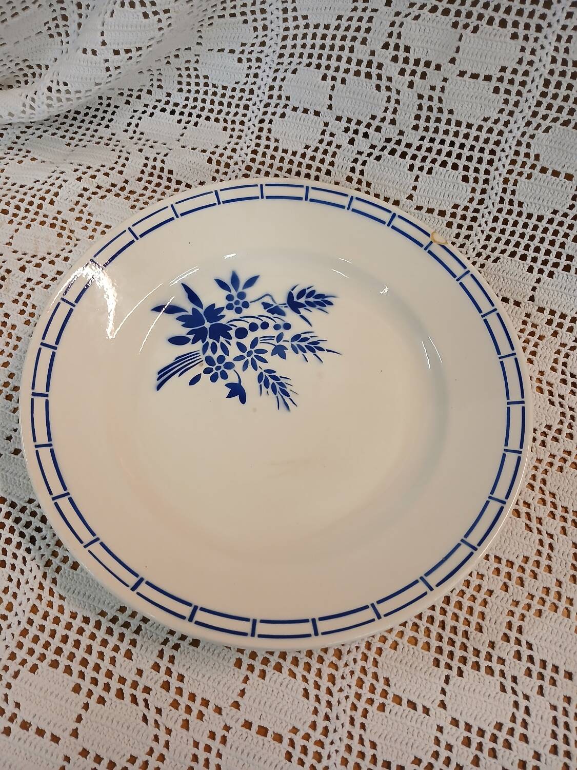 Round antique plate Badonviller