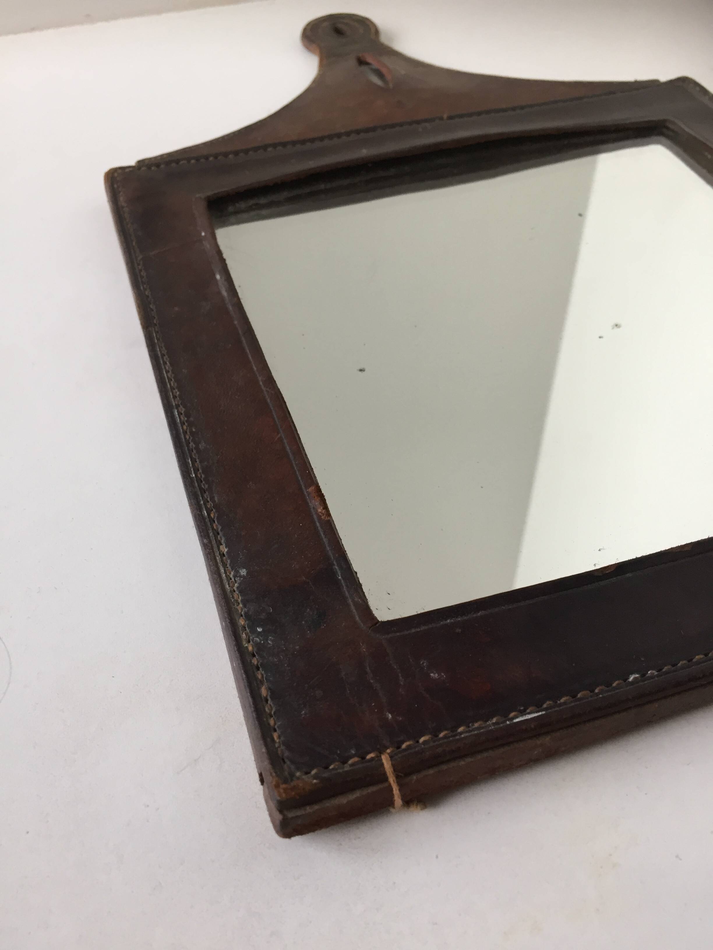 Mirror in saddle-stitched leather