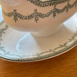 Gravy boat