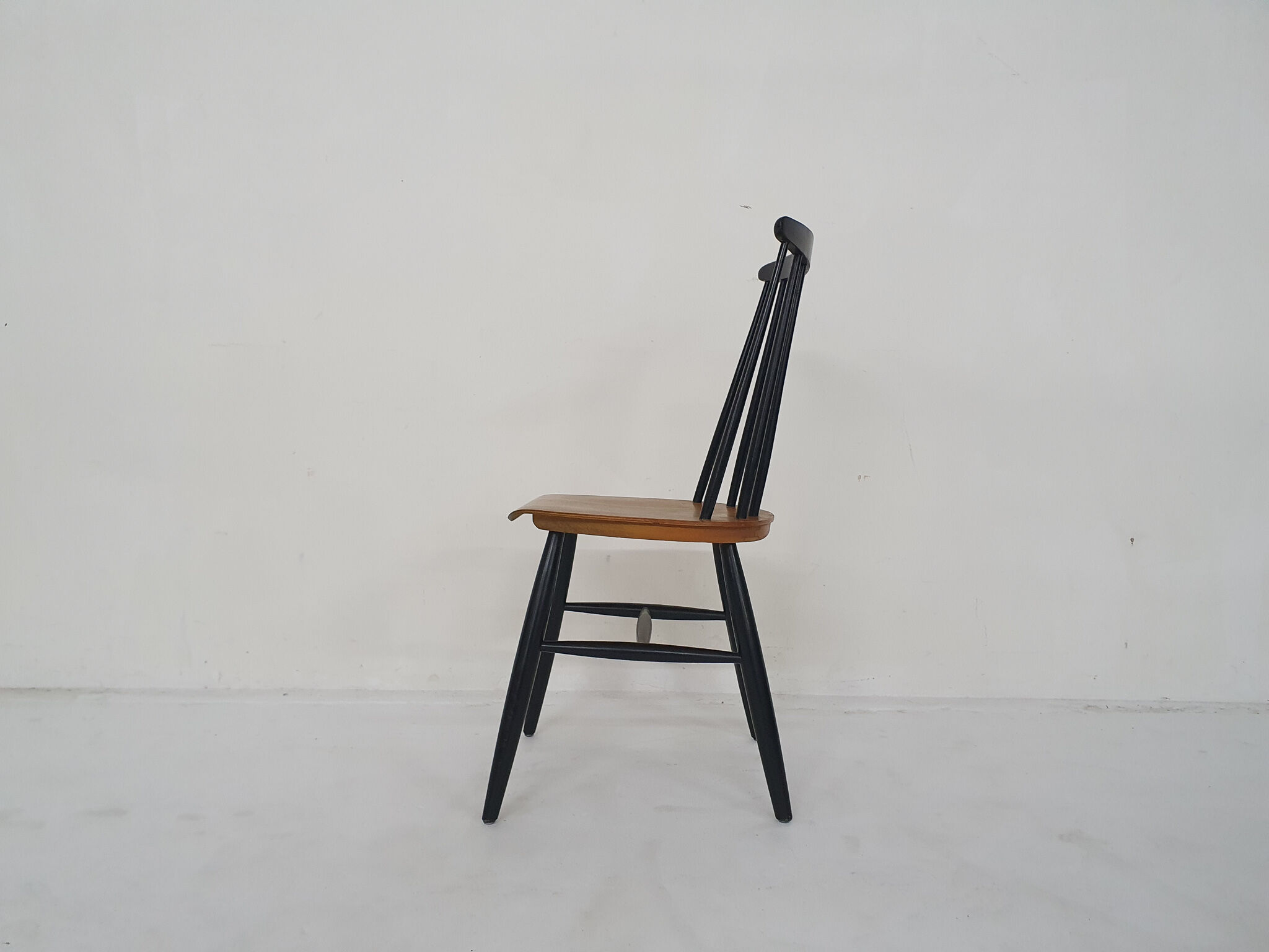 Chaise de salle à manger à dossier en fuseau, années 1950