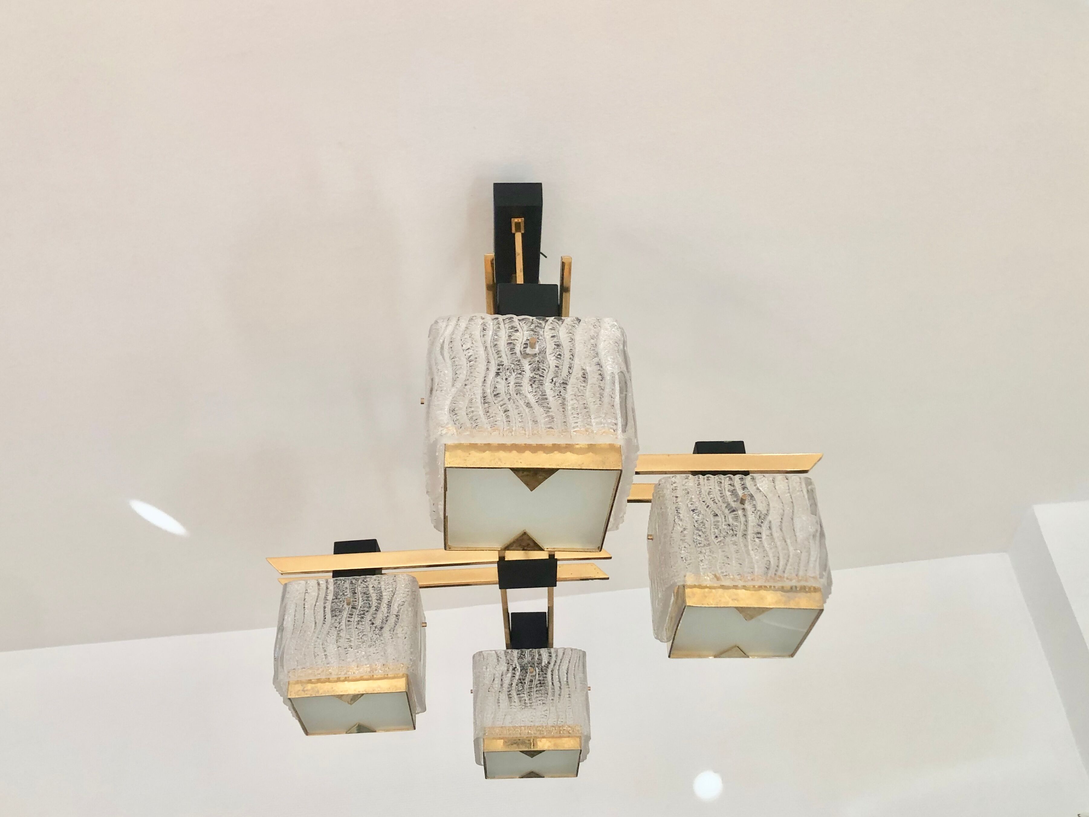 Lustre 4 fires House Arlus