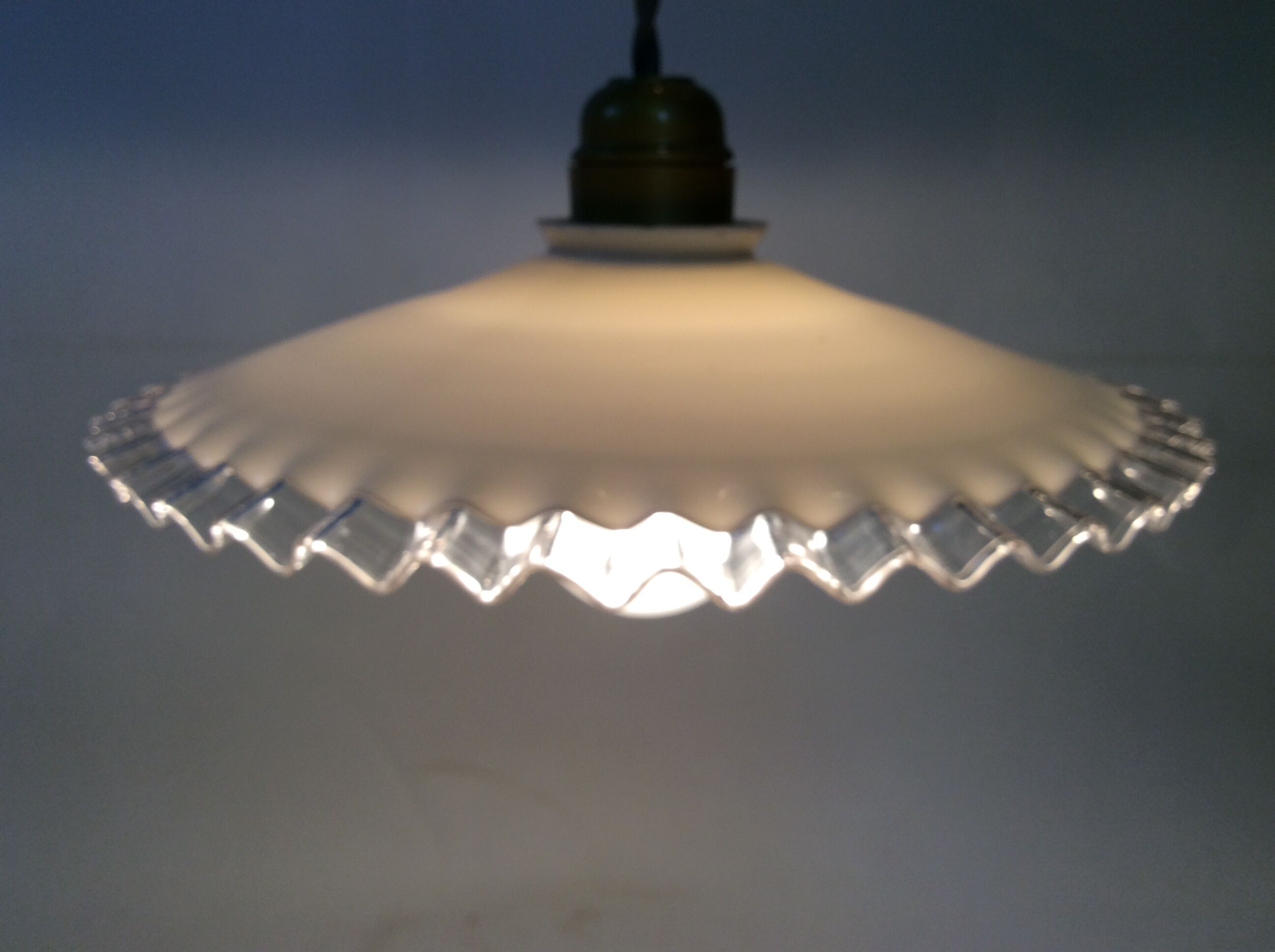 Suspension in vintage opaline
