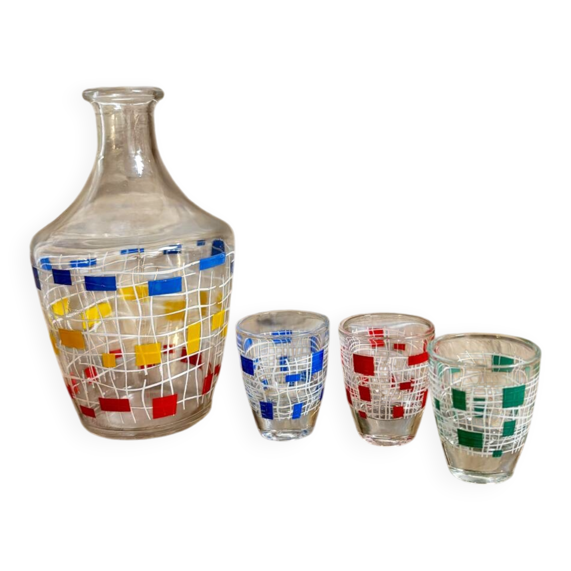 Vintage carafe and its 3 graphic style liqueur glasses.