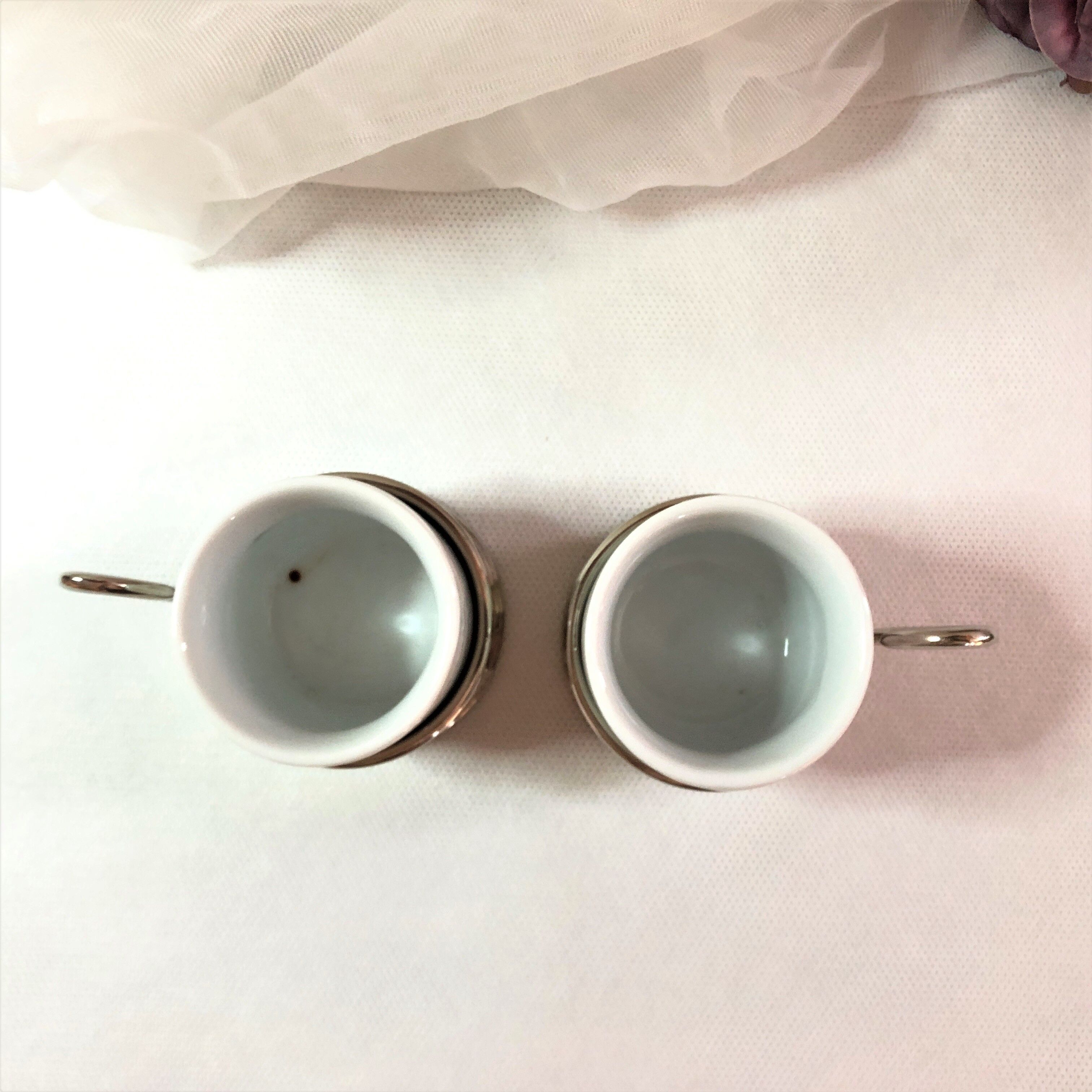 Set two porcelain cups and silver metal support