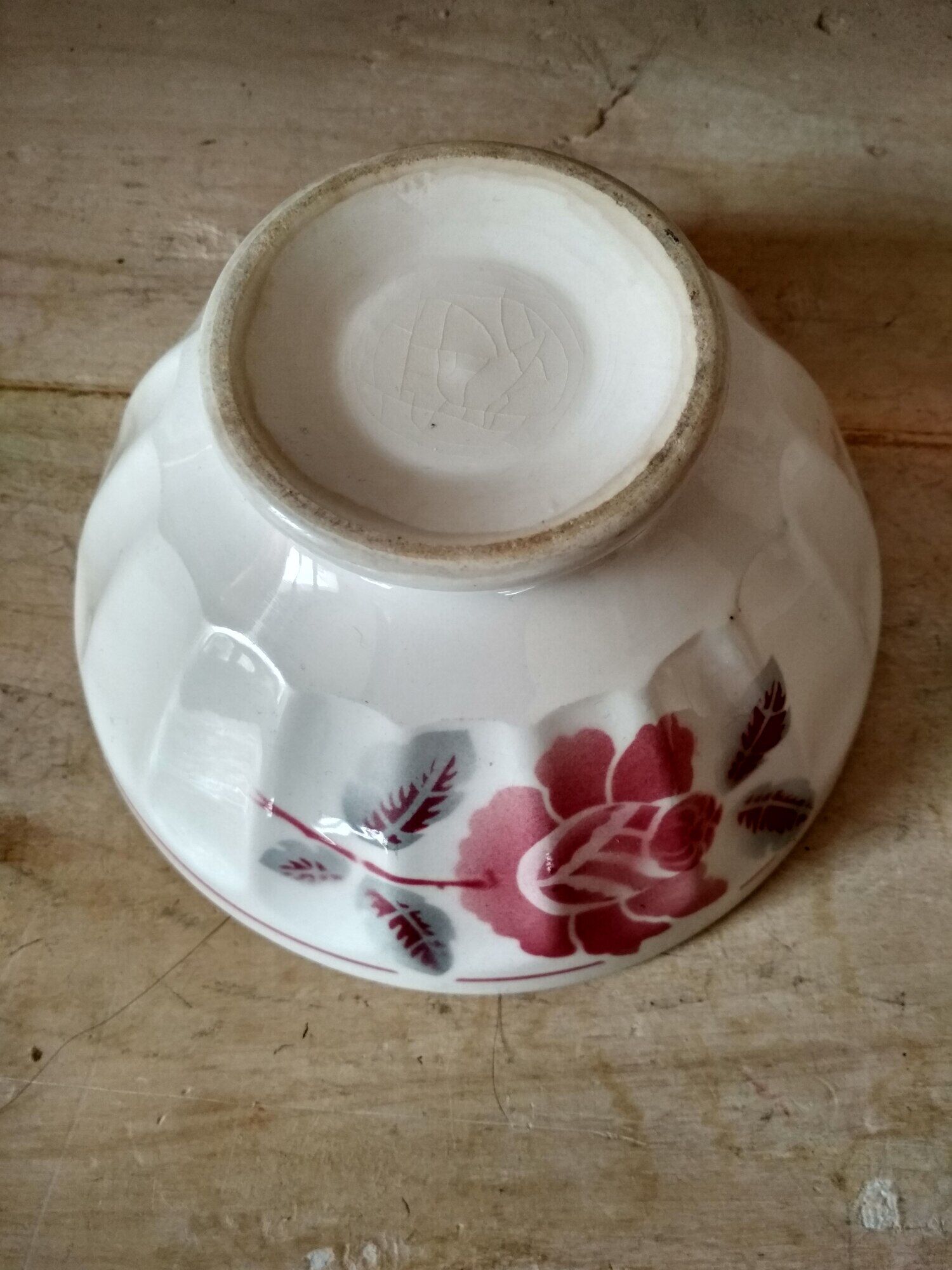 Ceramic bowl with pink flower décor