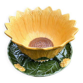 Begging dish and sunflower slip salad bowl